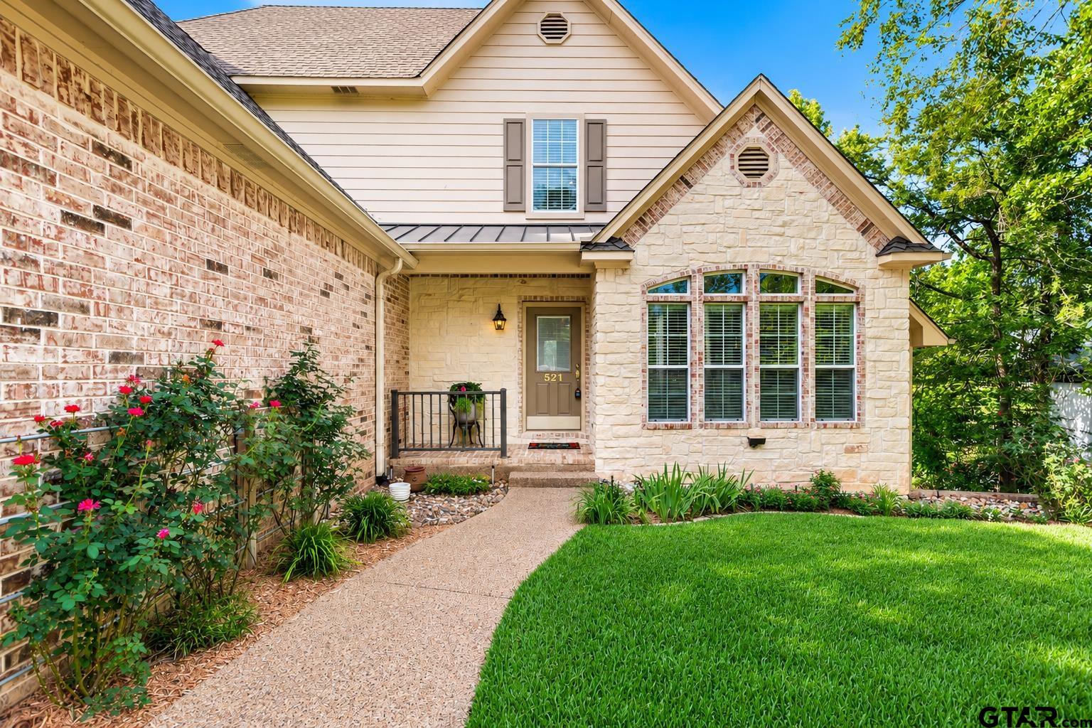 521 Hideaway Ln Central