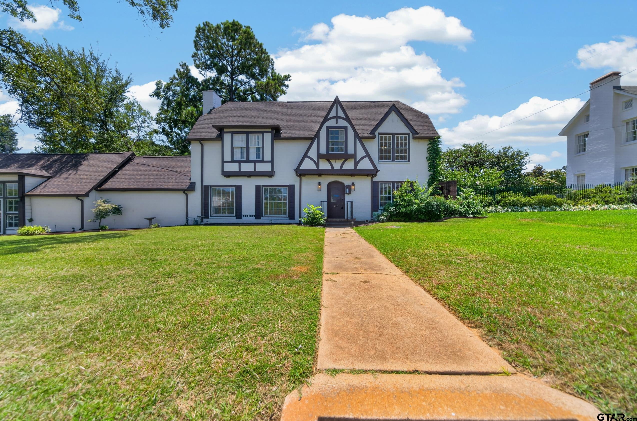318 W 5th st.