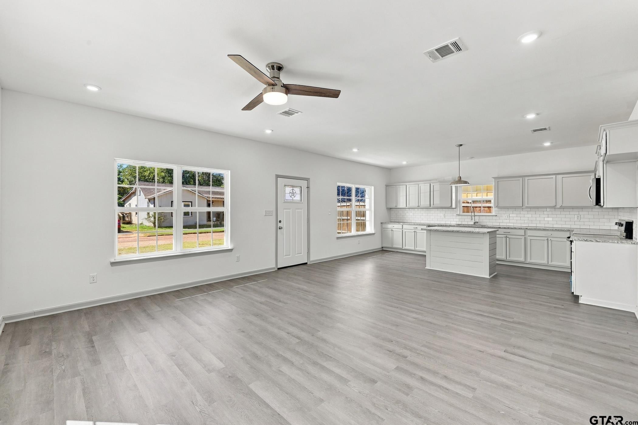 214 W Hurley Avenue