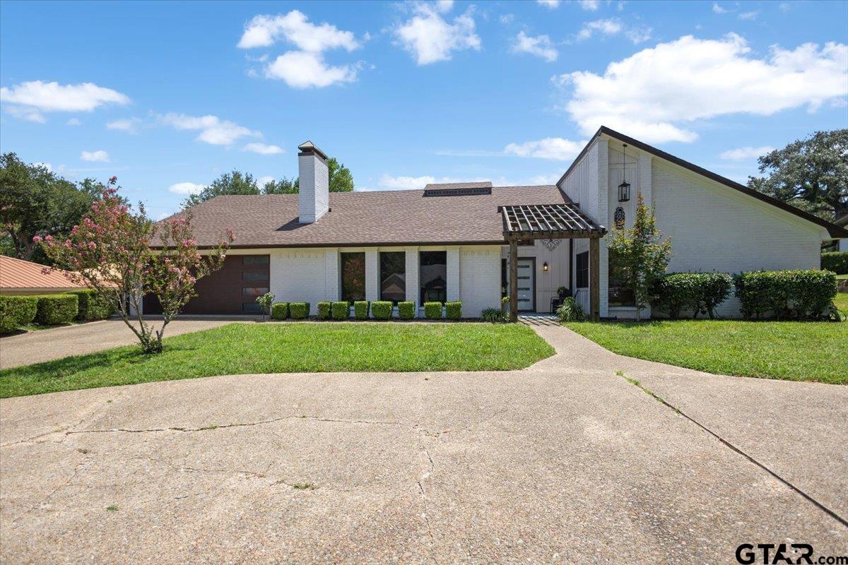 1124 W Fairway Drive West