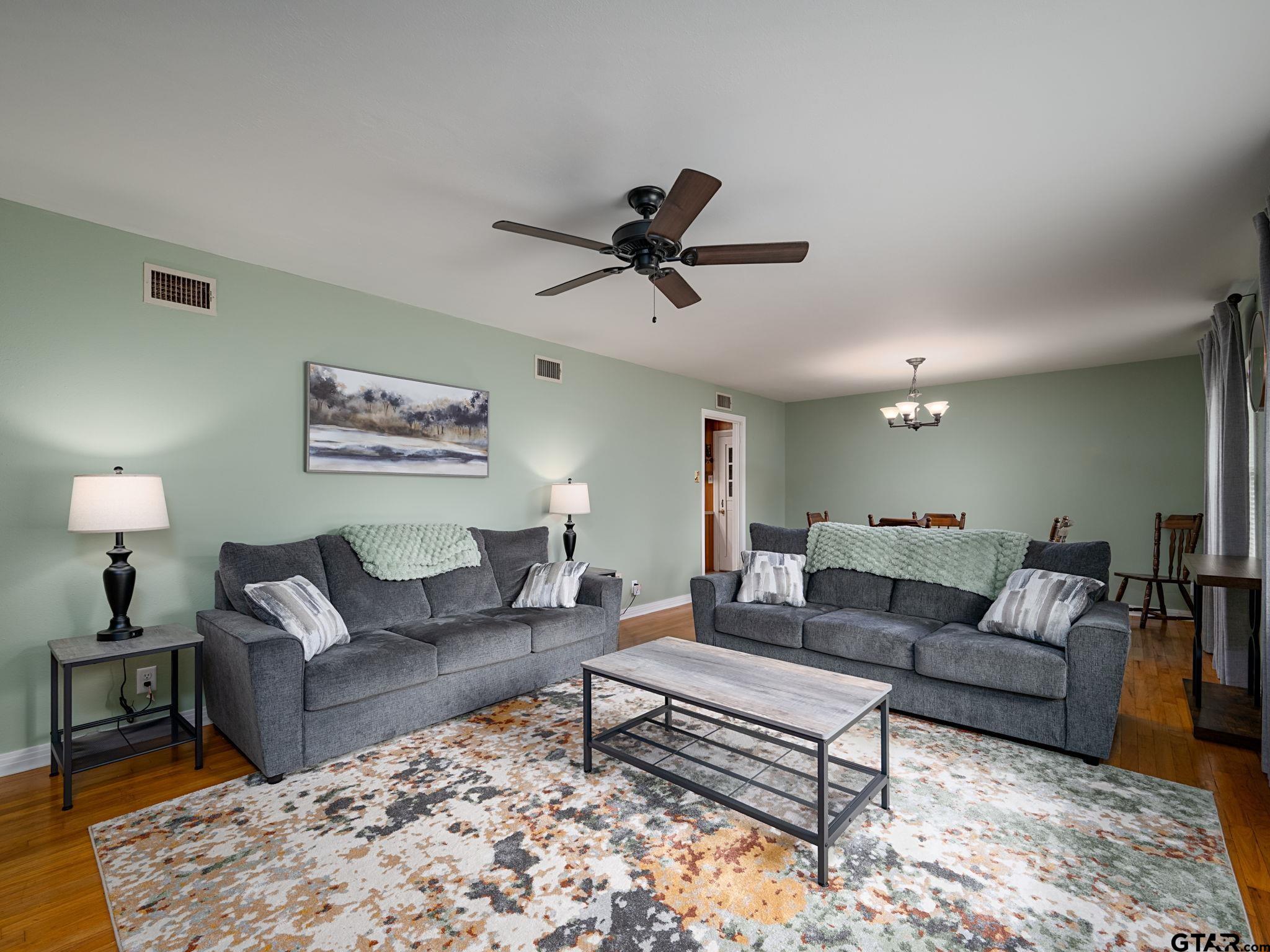 2219 Crestwood Dr