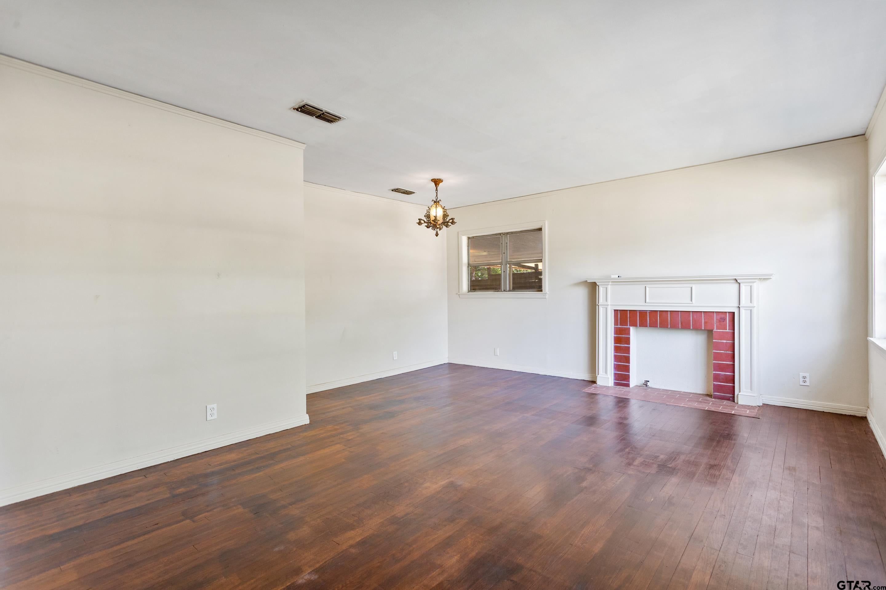 409 E 5th Street
