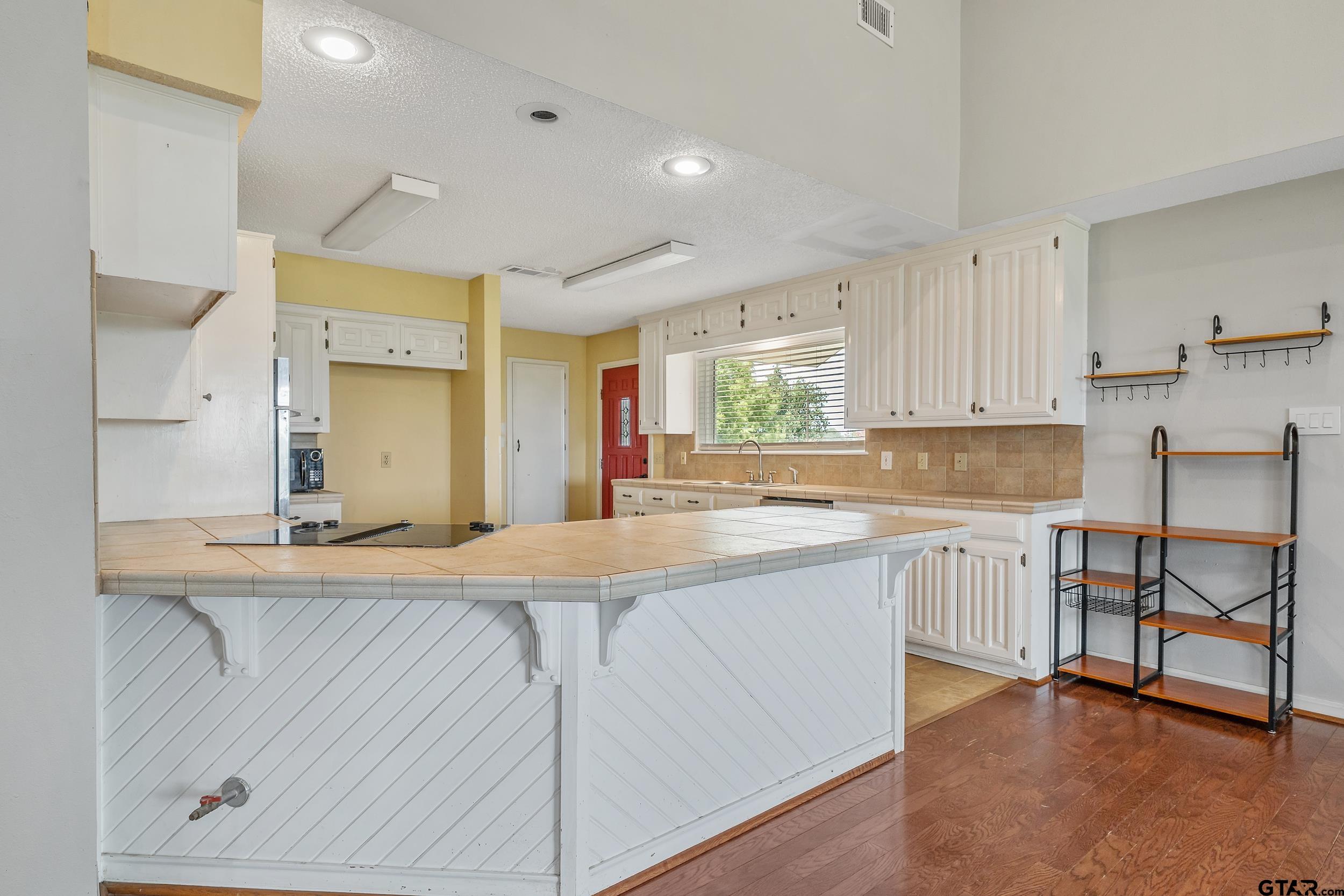 820 Bizzell Rd