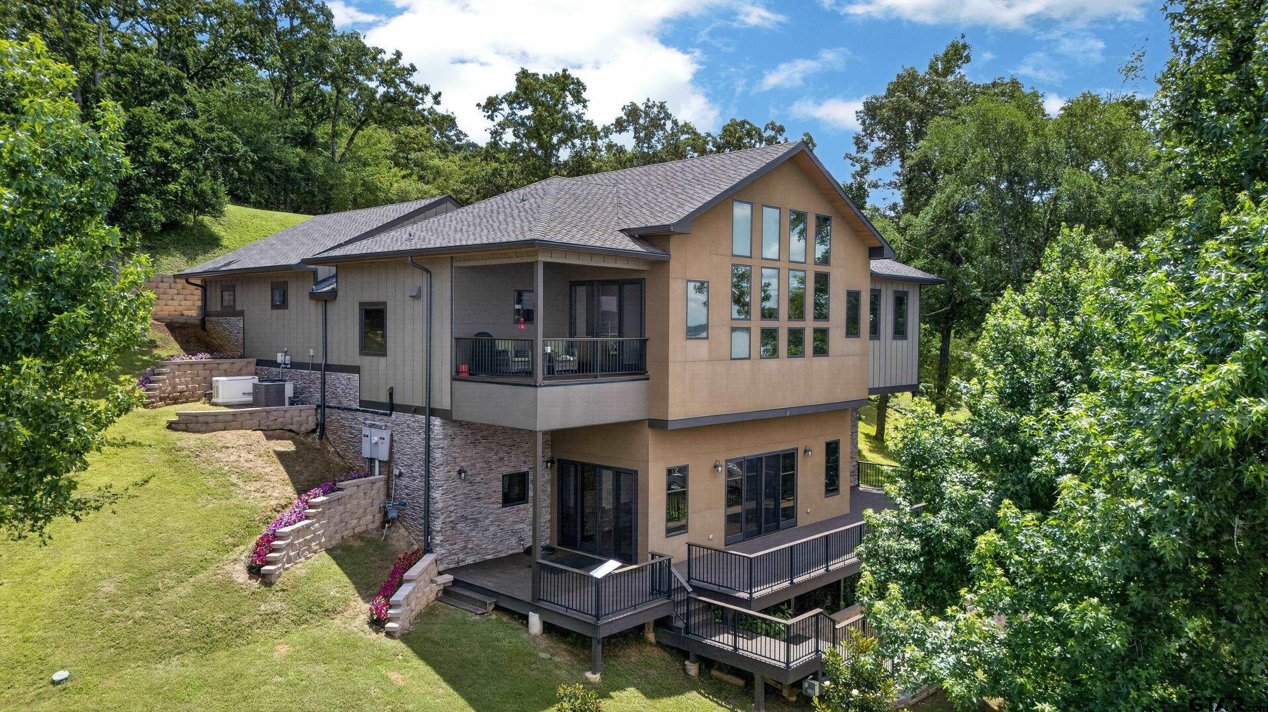 127 N Lake Bluff Dr.