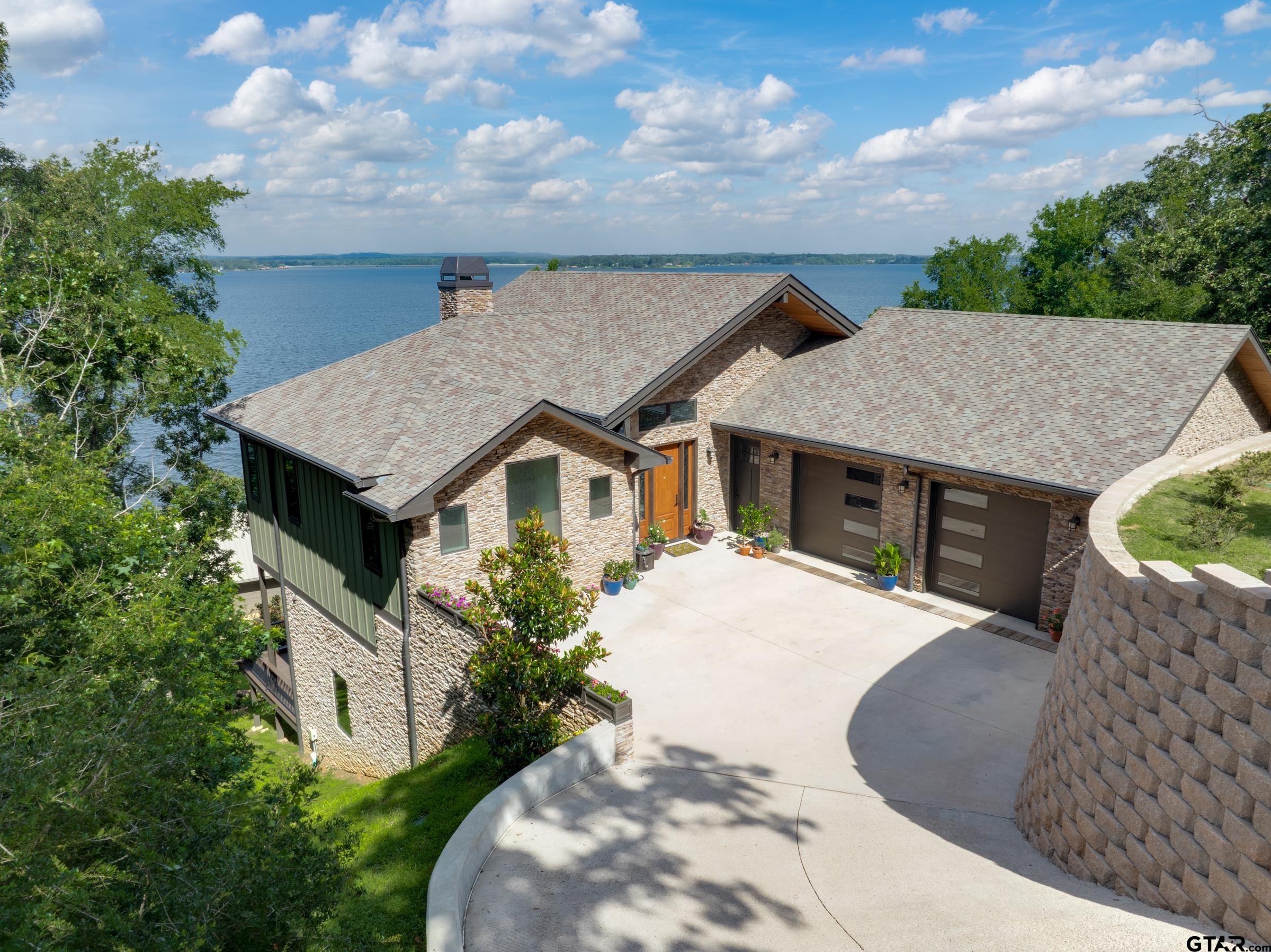 127 N Lake Bluff Dr.