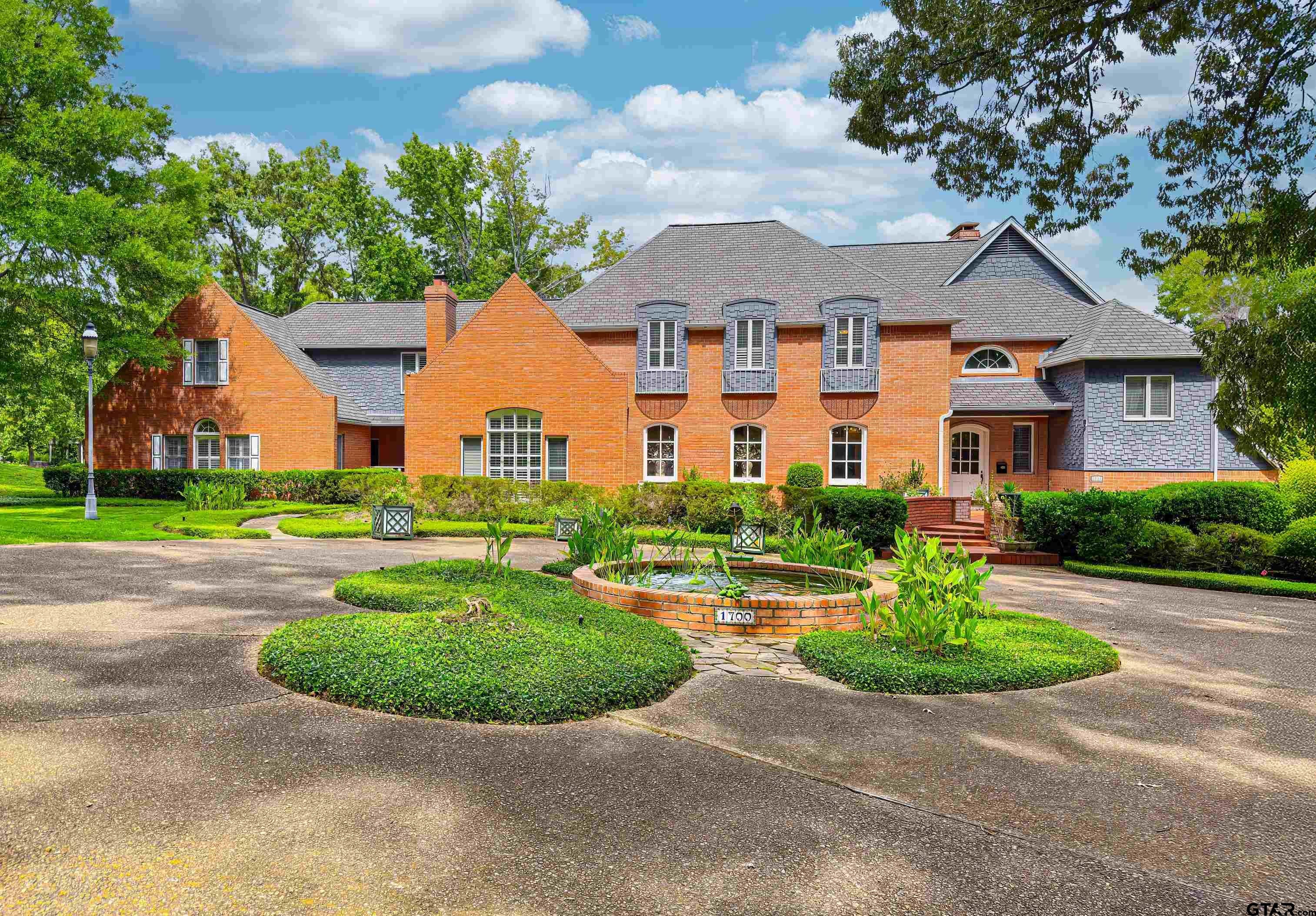 1700 Clubview Drive
