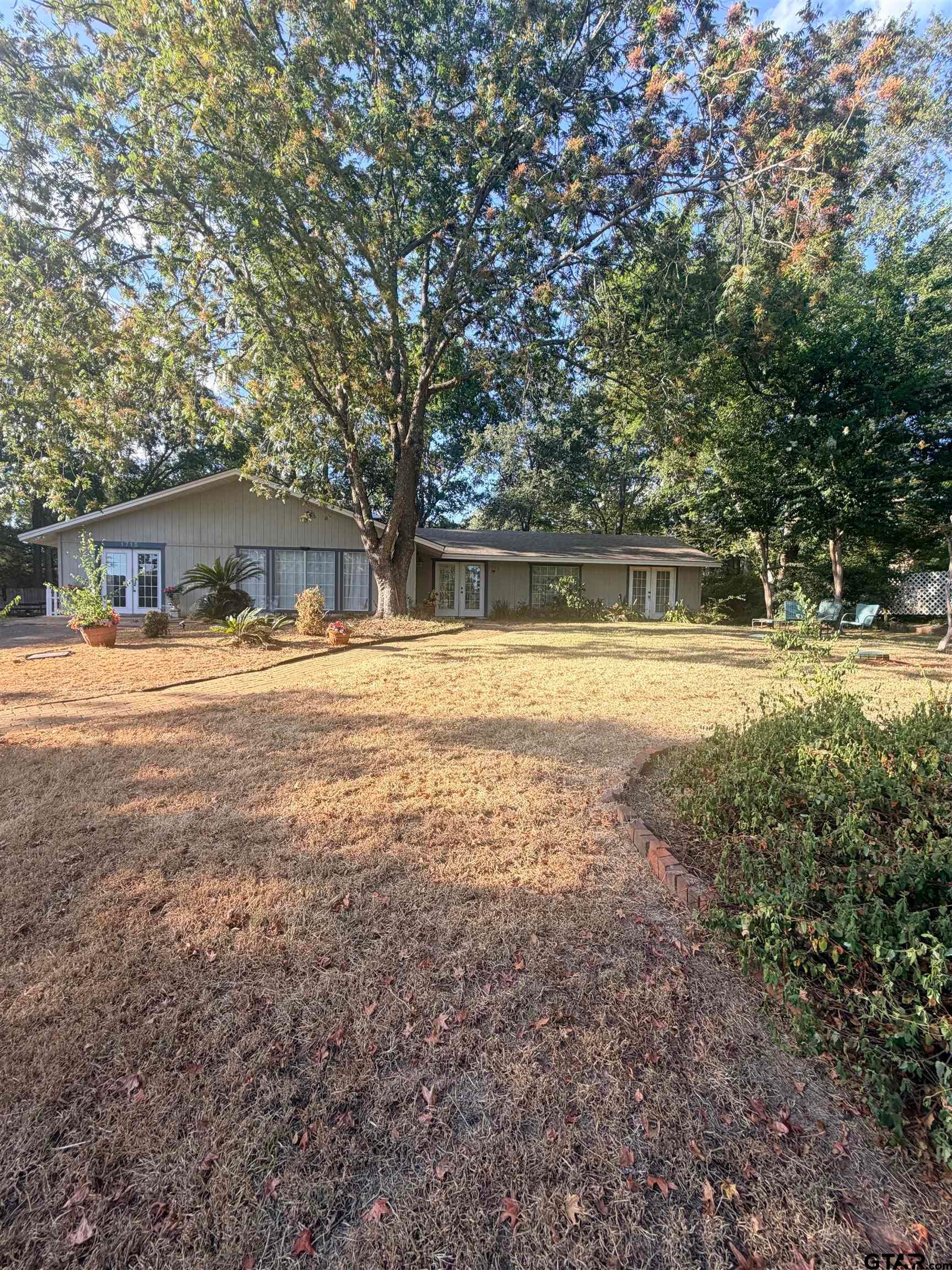 1715 Leisure Lane