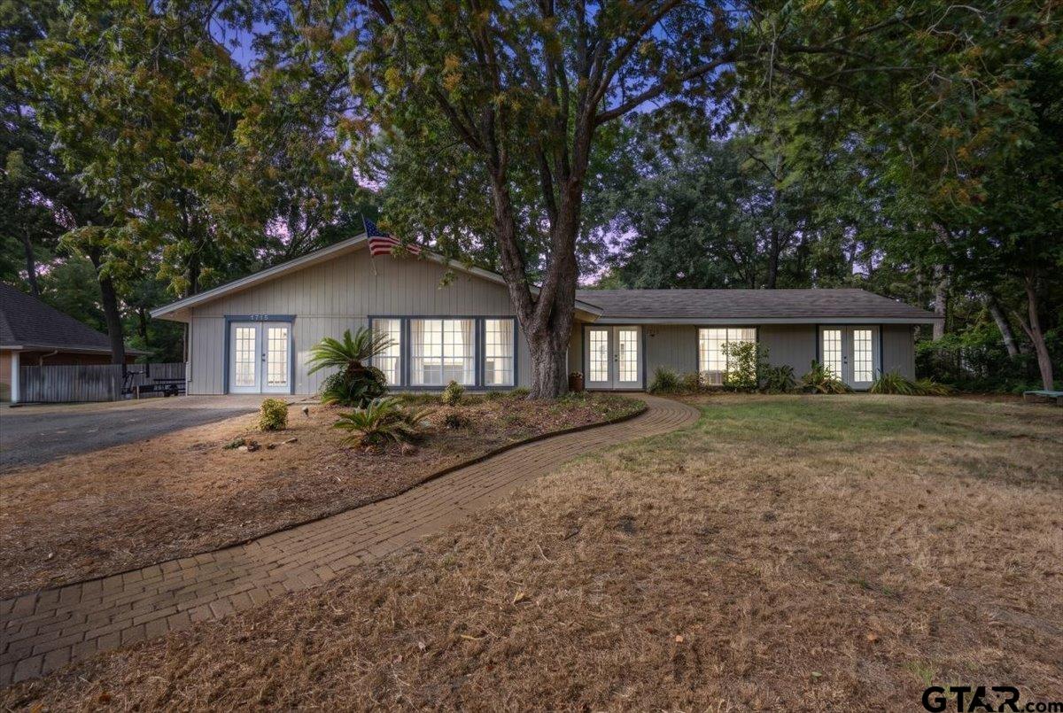 1715 Leisure Lane