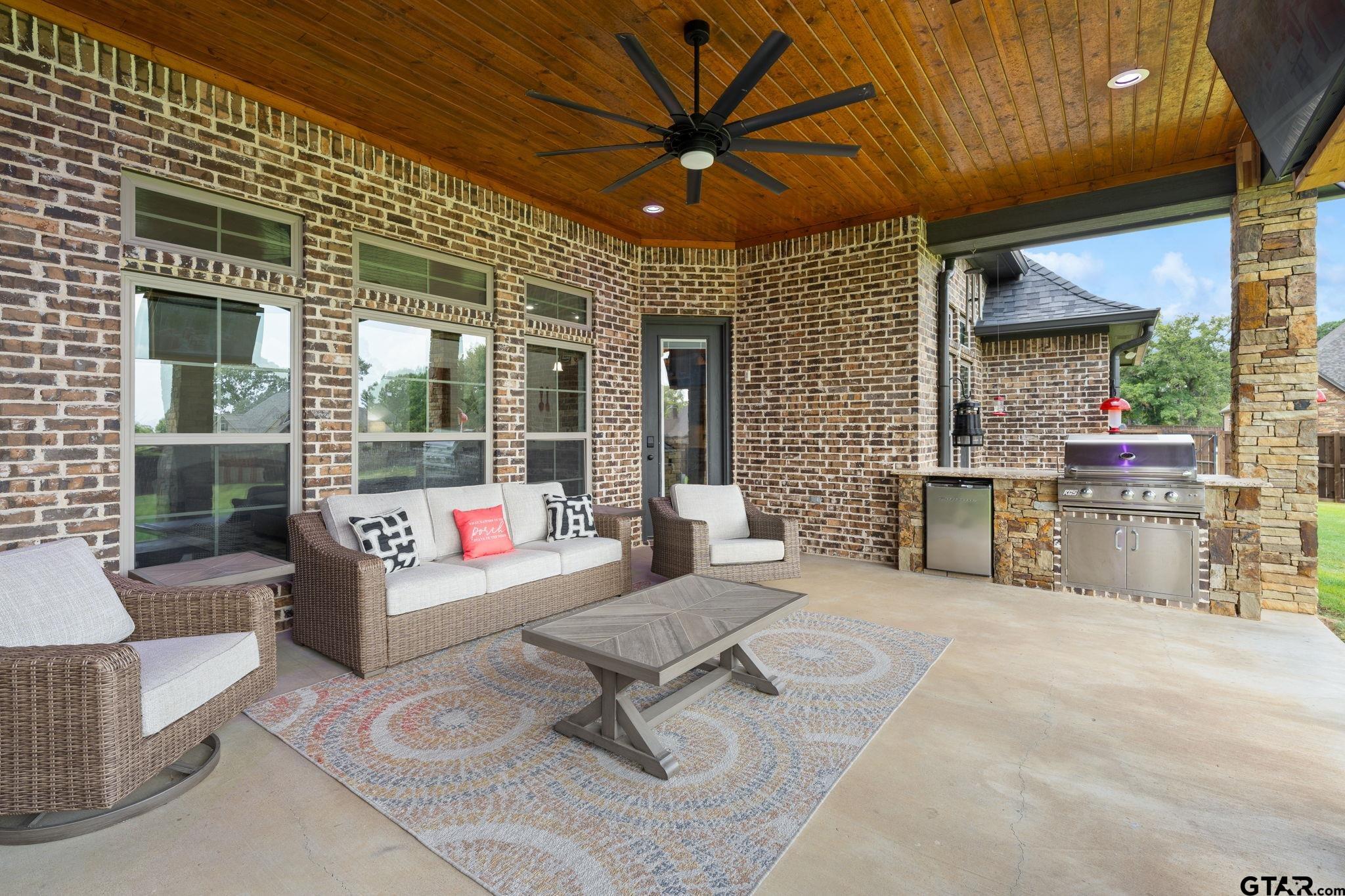 115 Circle Club Ln