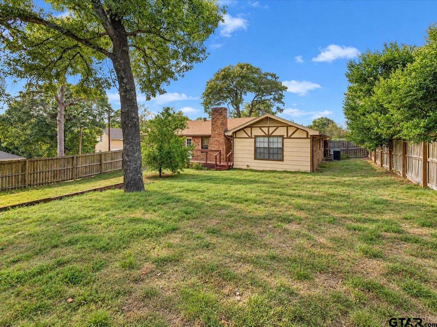 2615 Shady Bluff