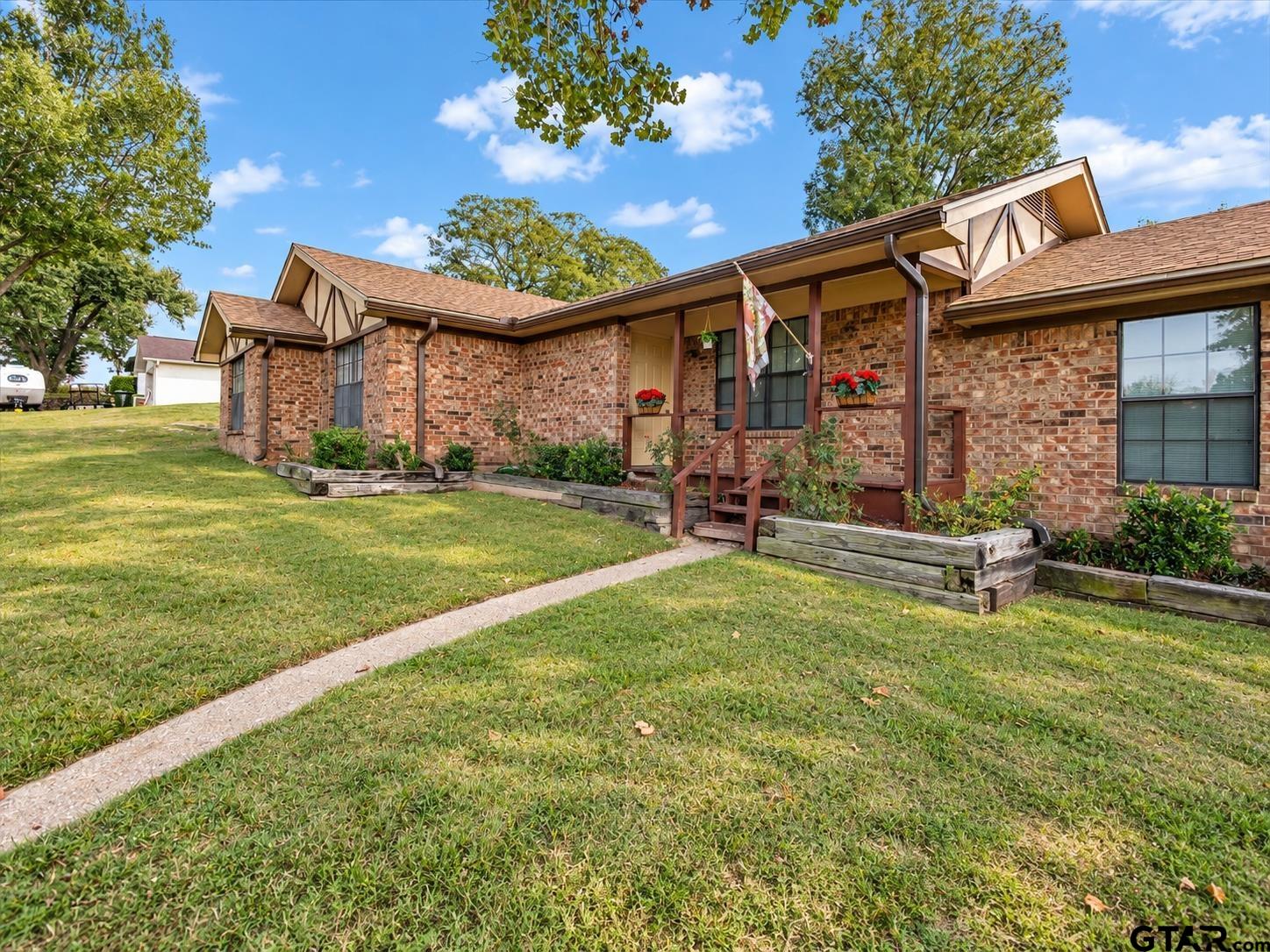 2615 Shady Bluff