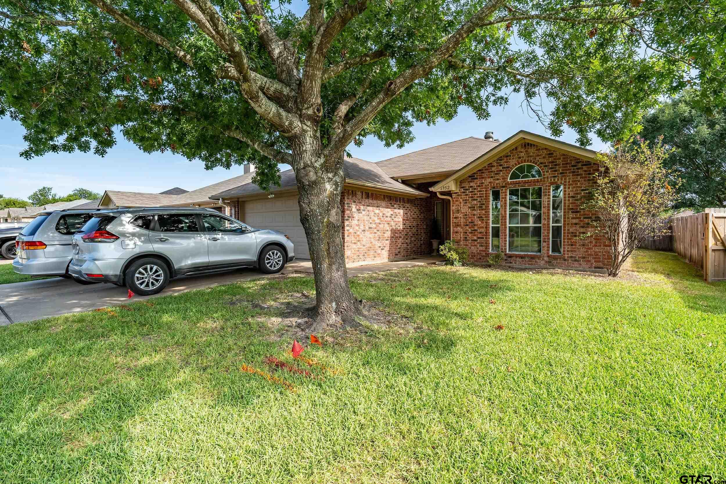 6952 La Hacienda Dr