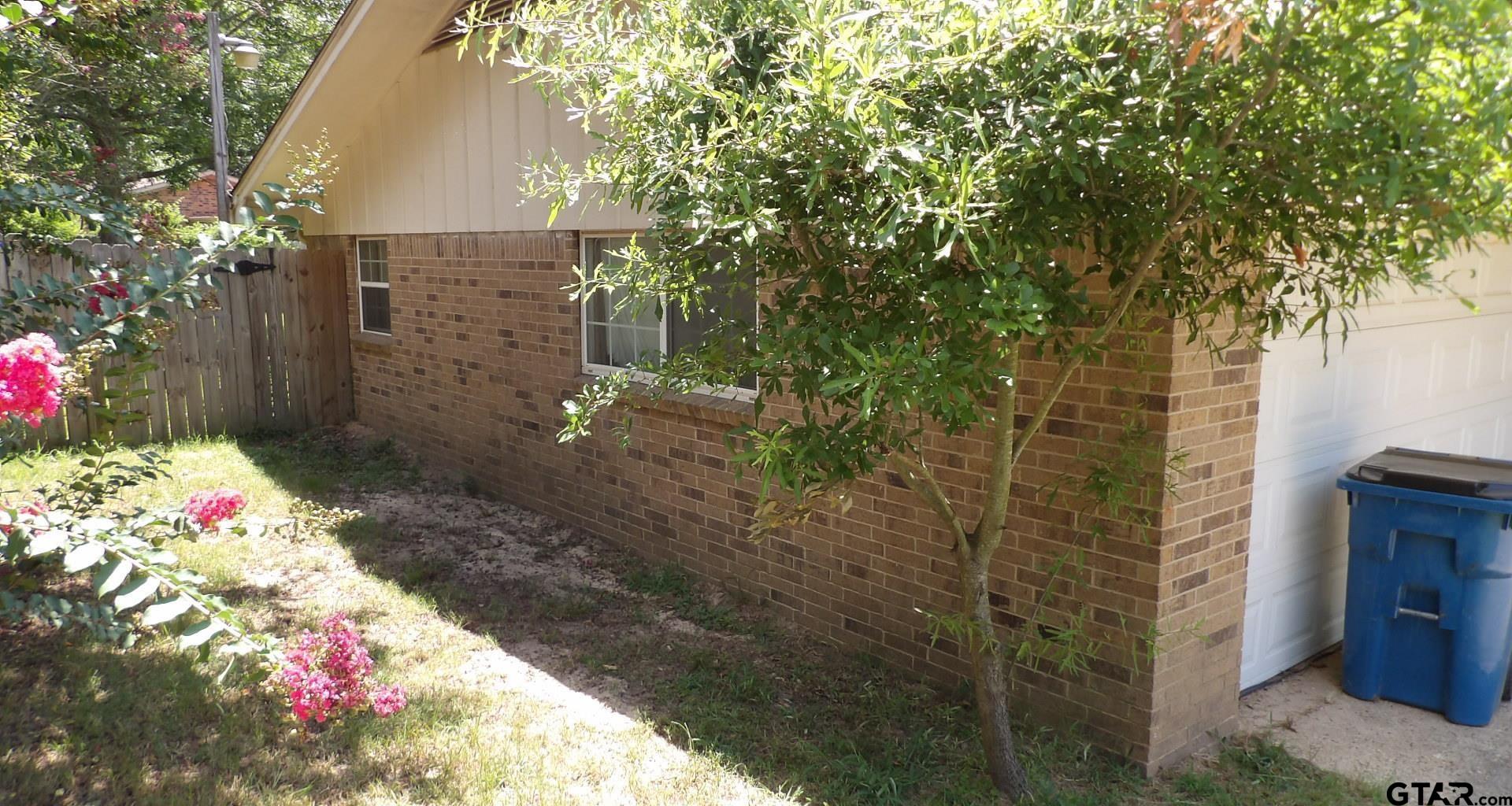 412 ANGELINA ST