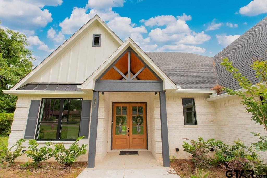 221 Brookside Drive