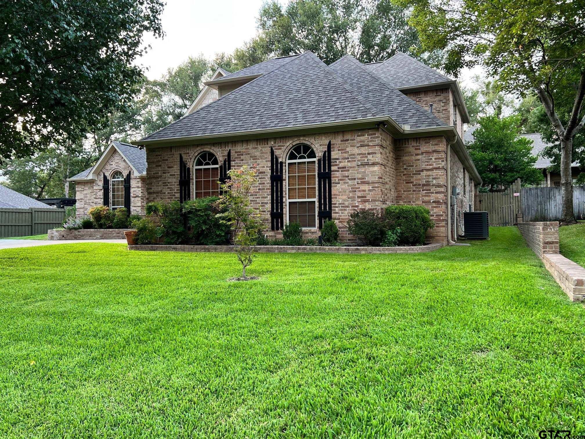 705 Kingswood Dr.