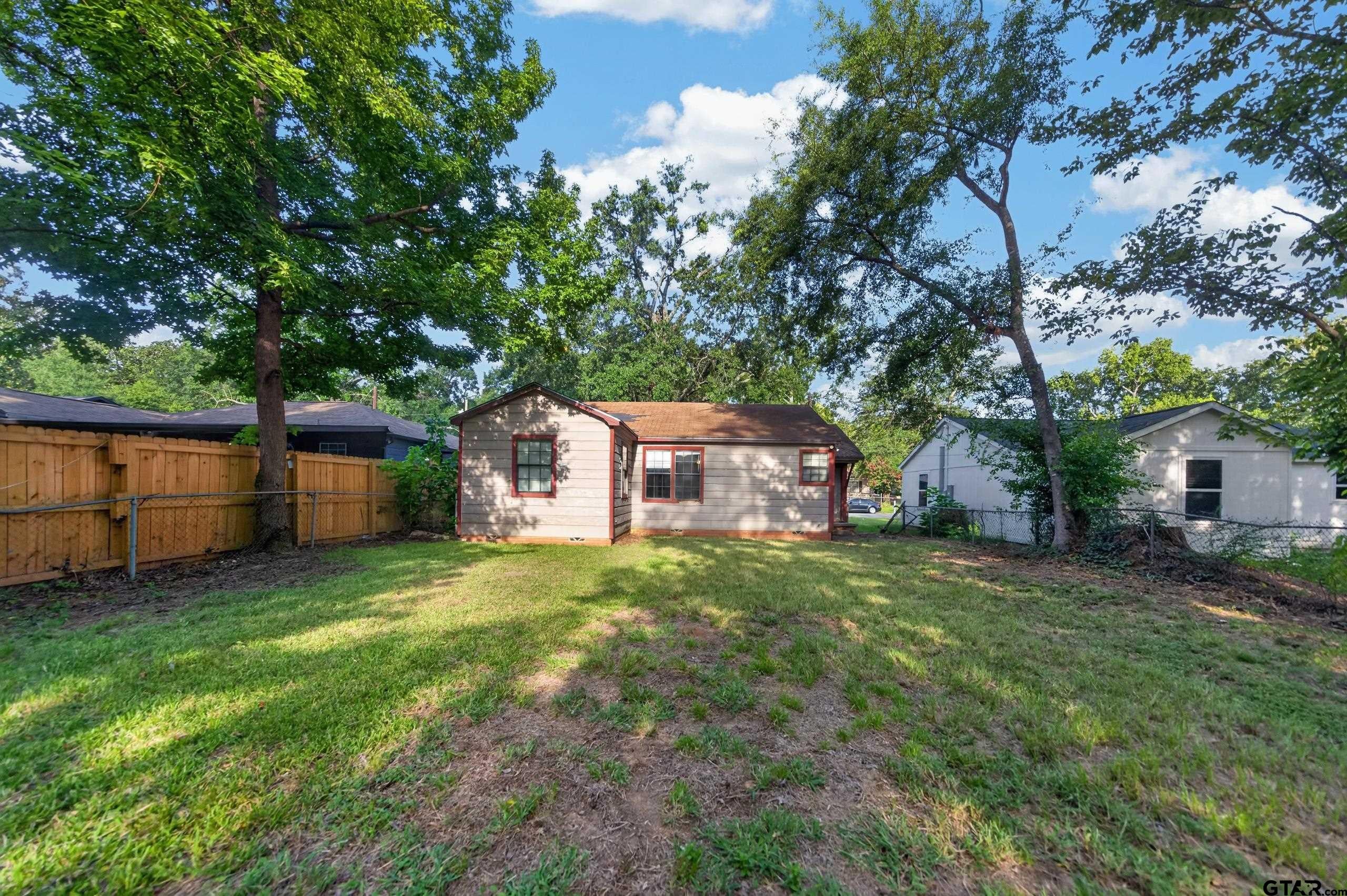 506 S Fenton
