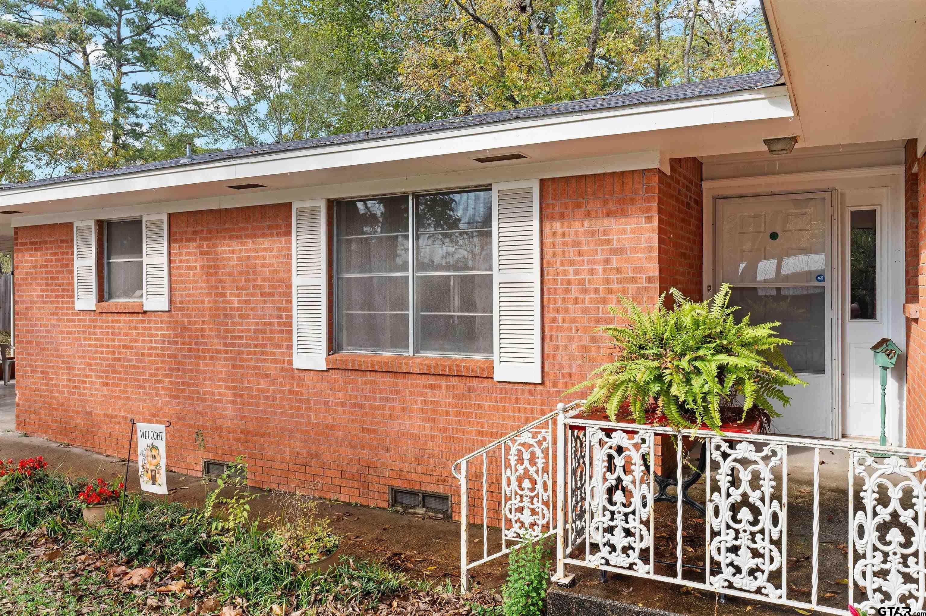 387 Hill Ave