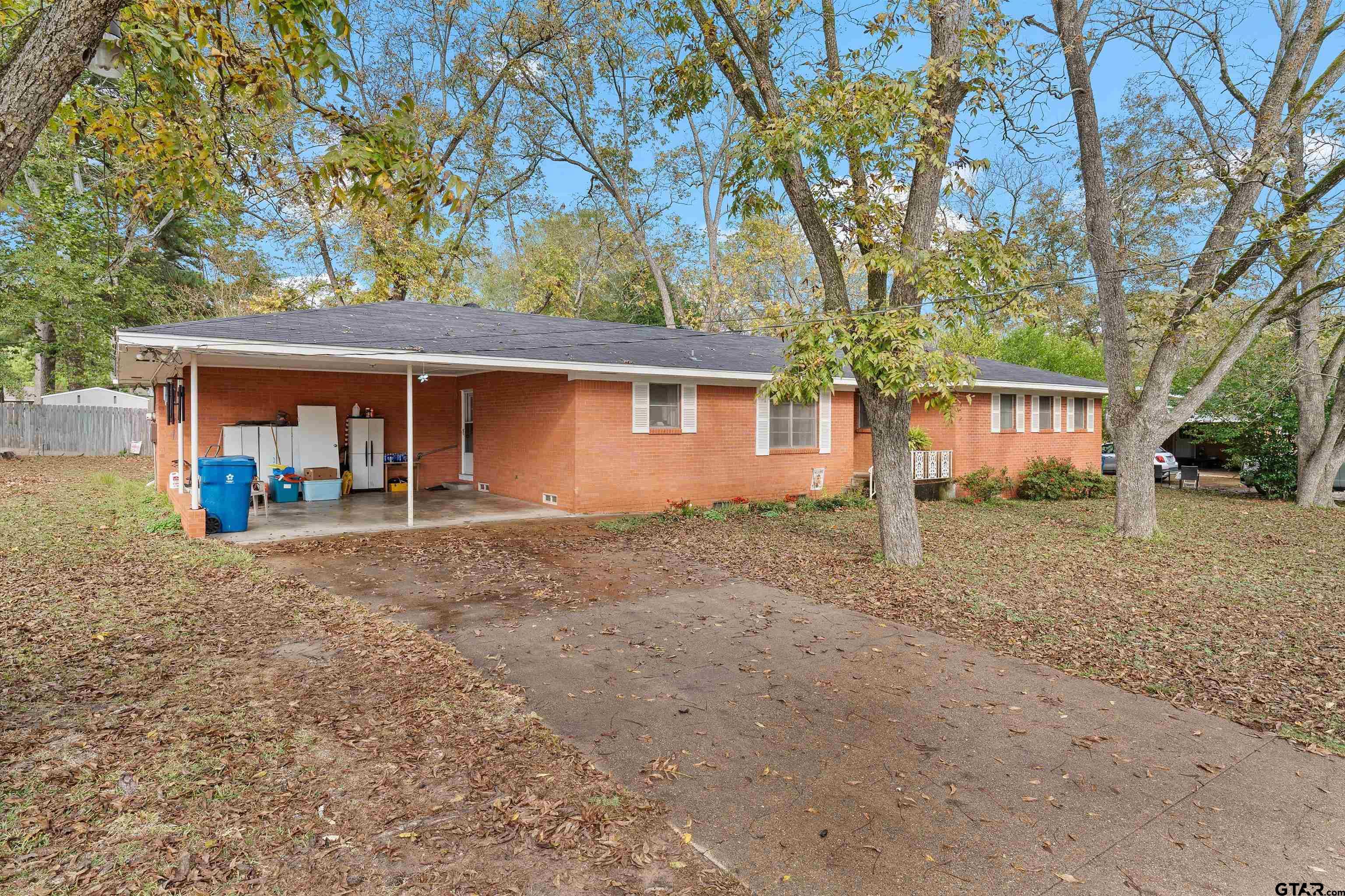 387 Hill Ave