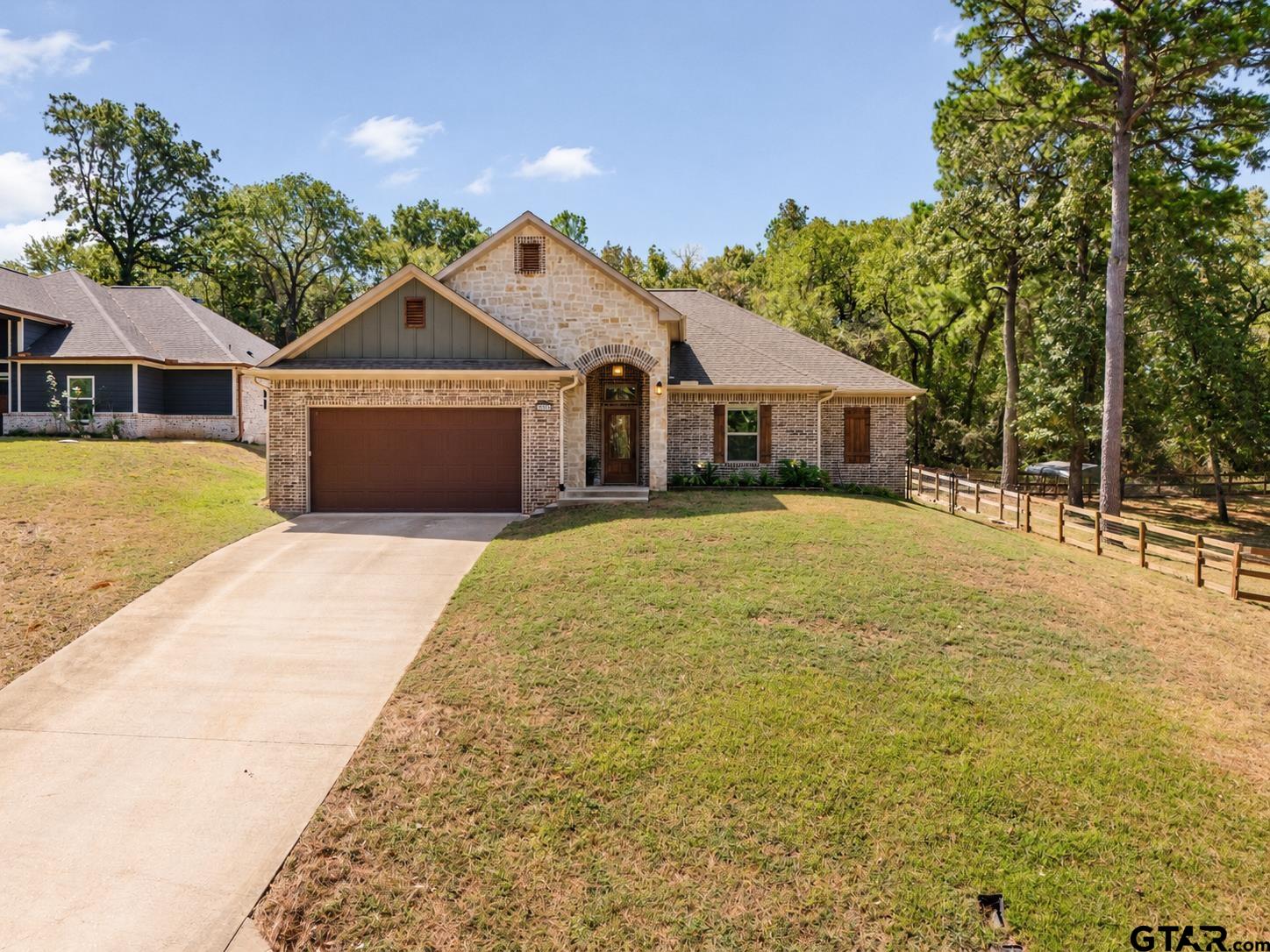 20851 Lakeview Dr