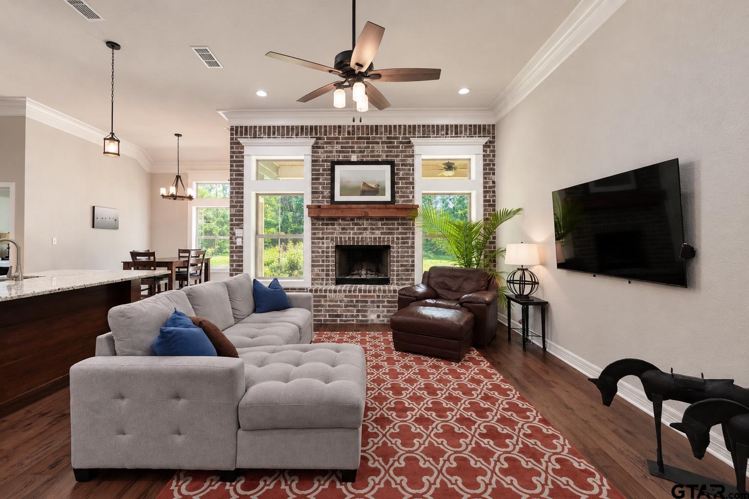 20851 Lakeview Dr