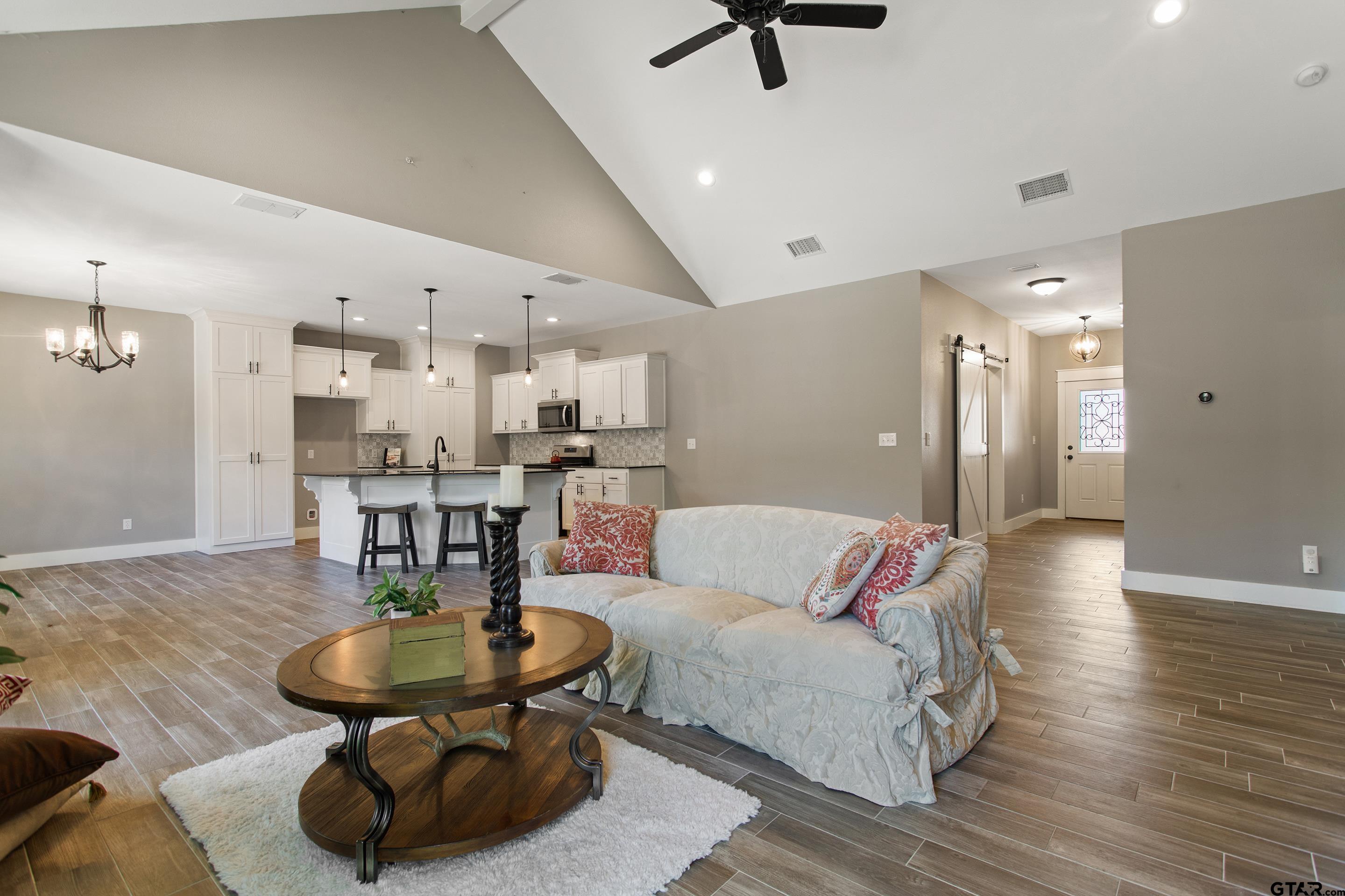 245 Heritage Ct