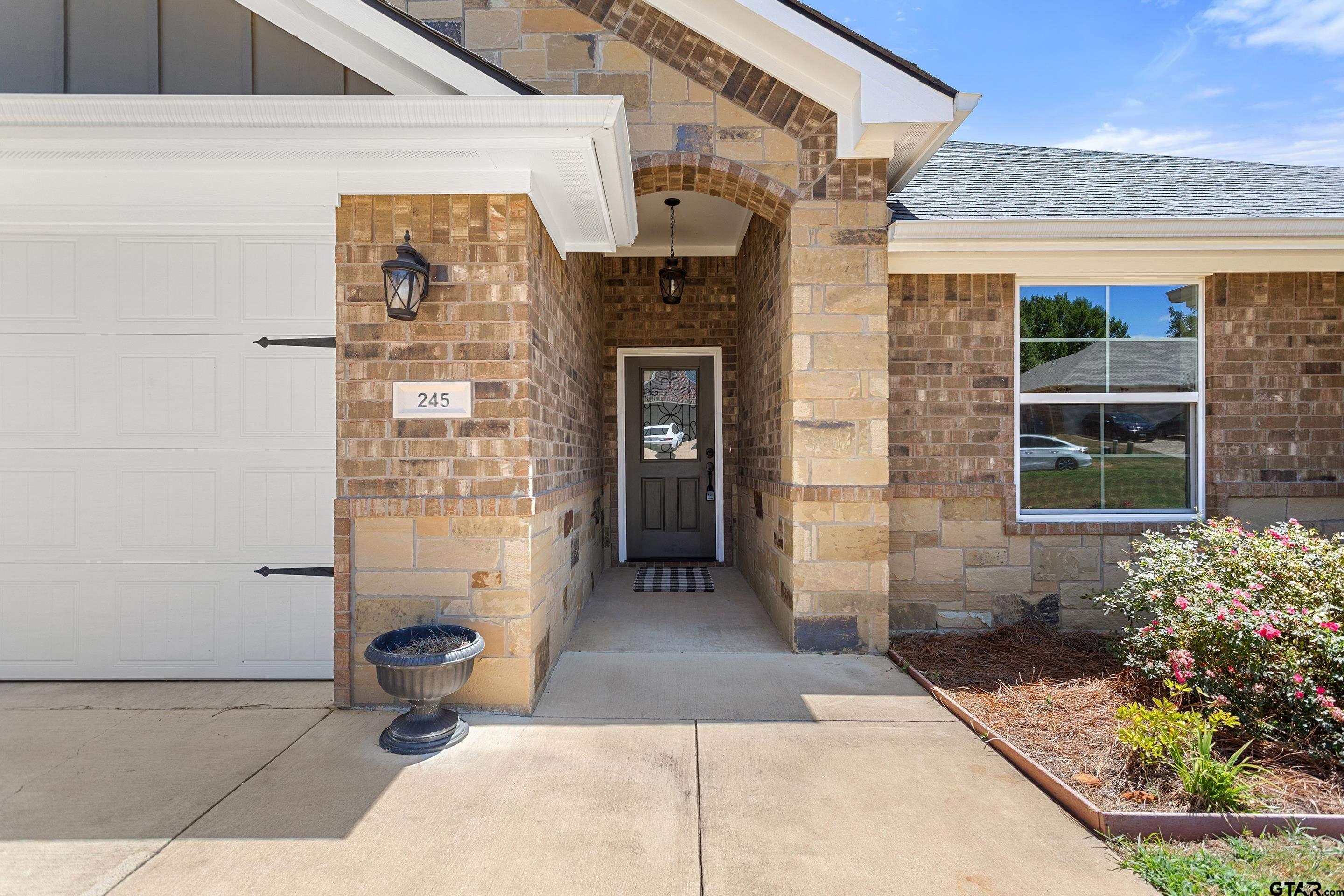 245 Heritage Ct