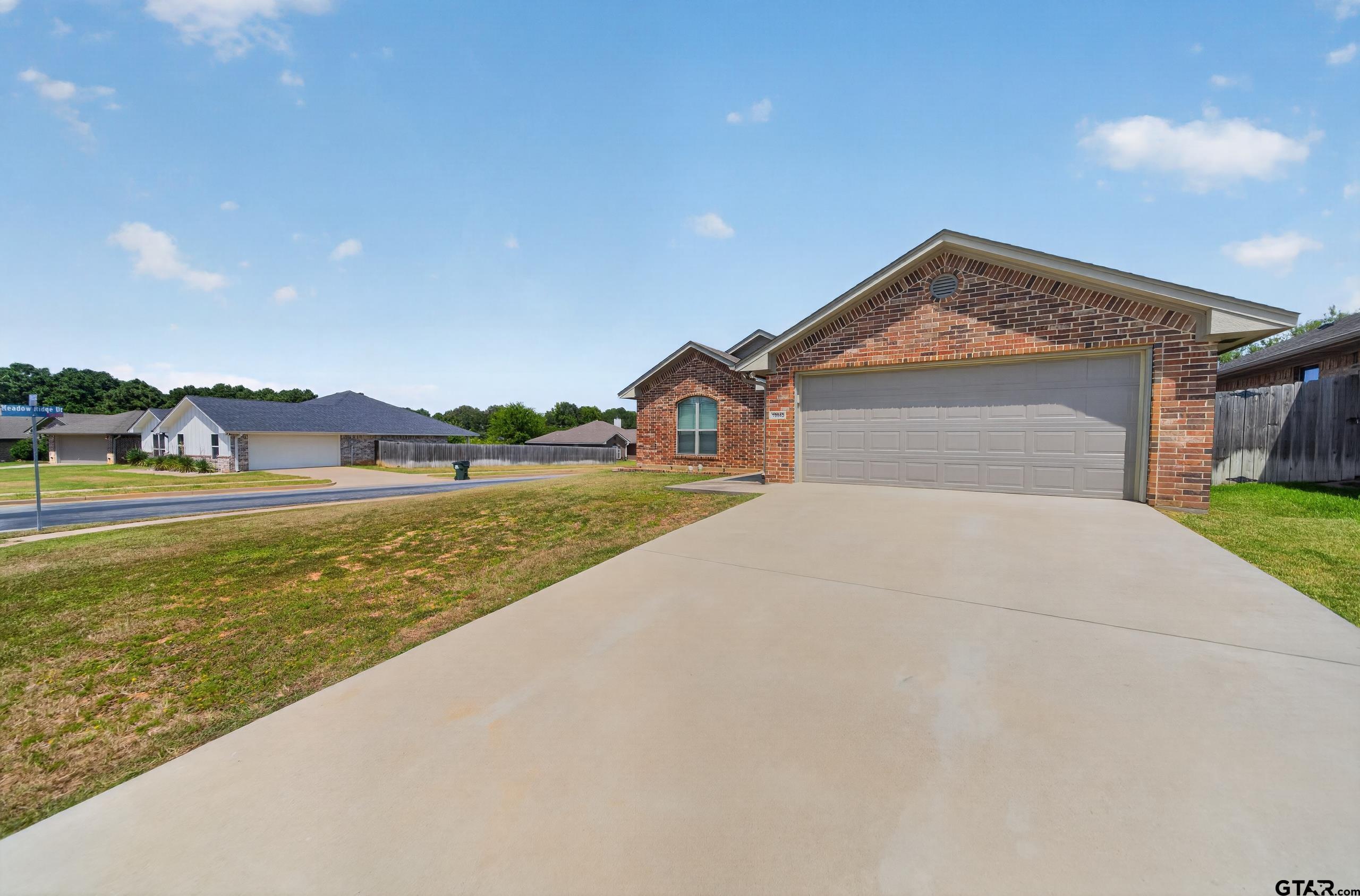 19943 Meadow West Ln