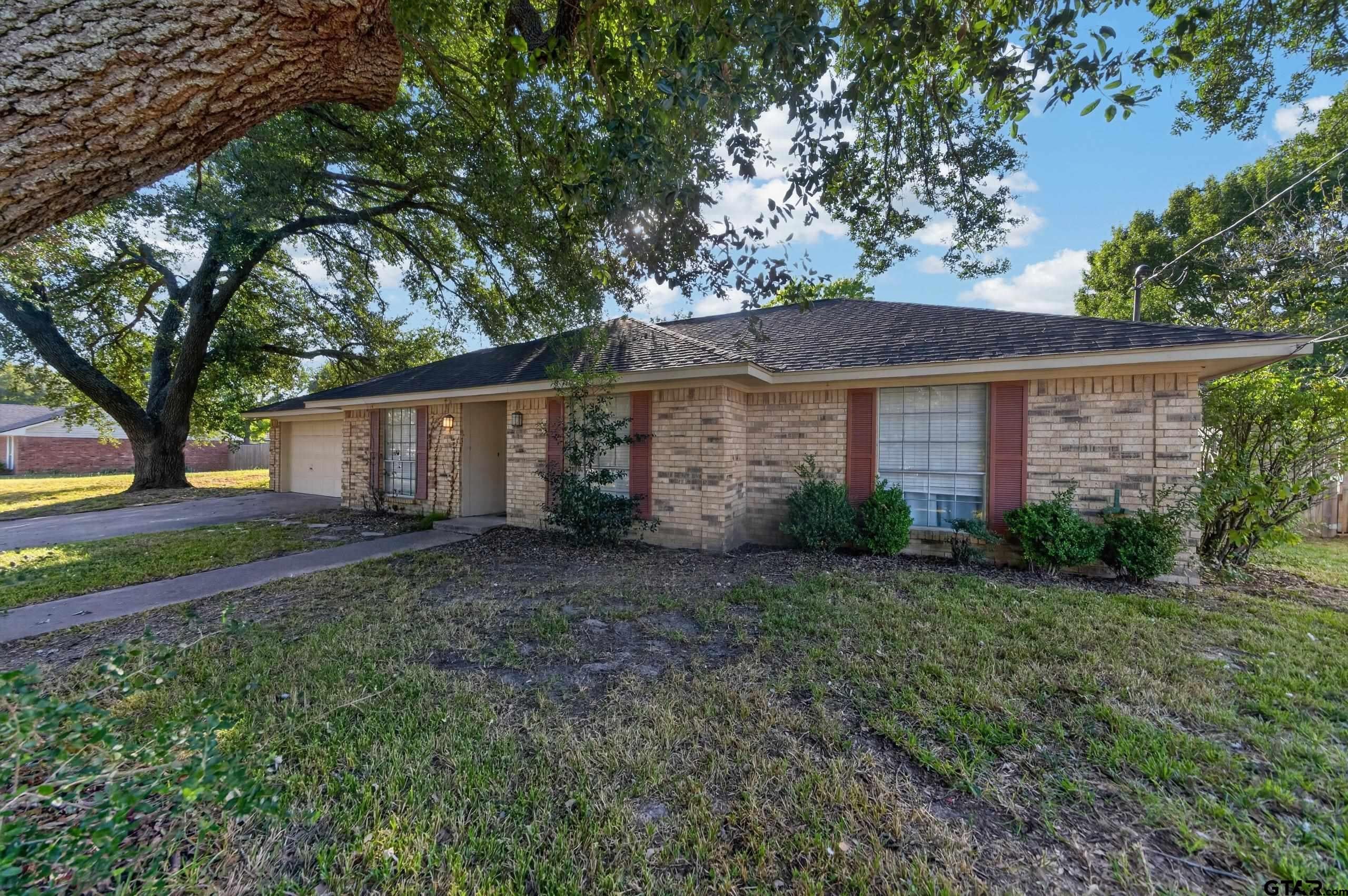 6015 Whispering Lane
