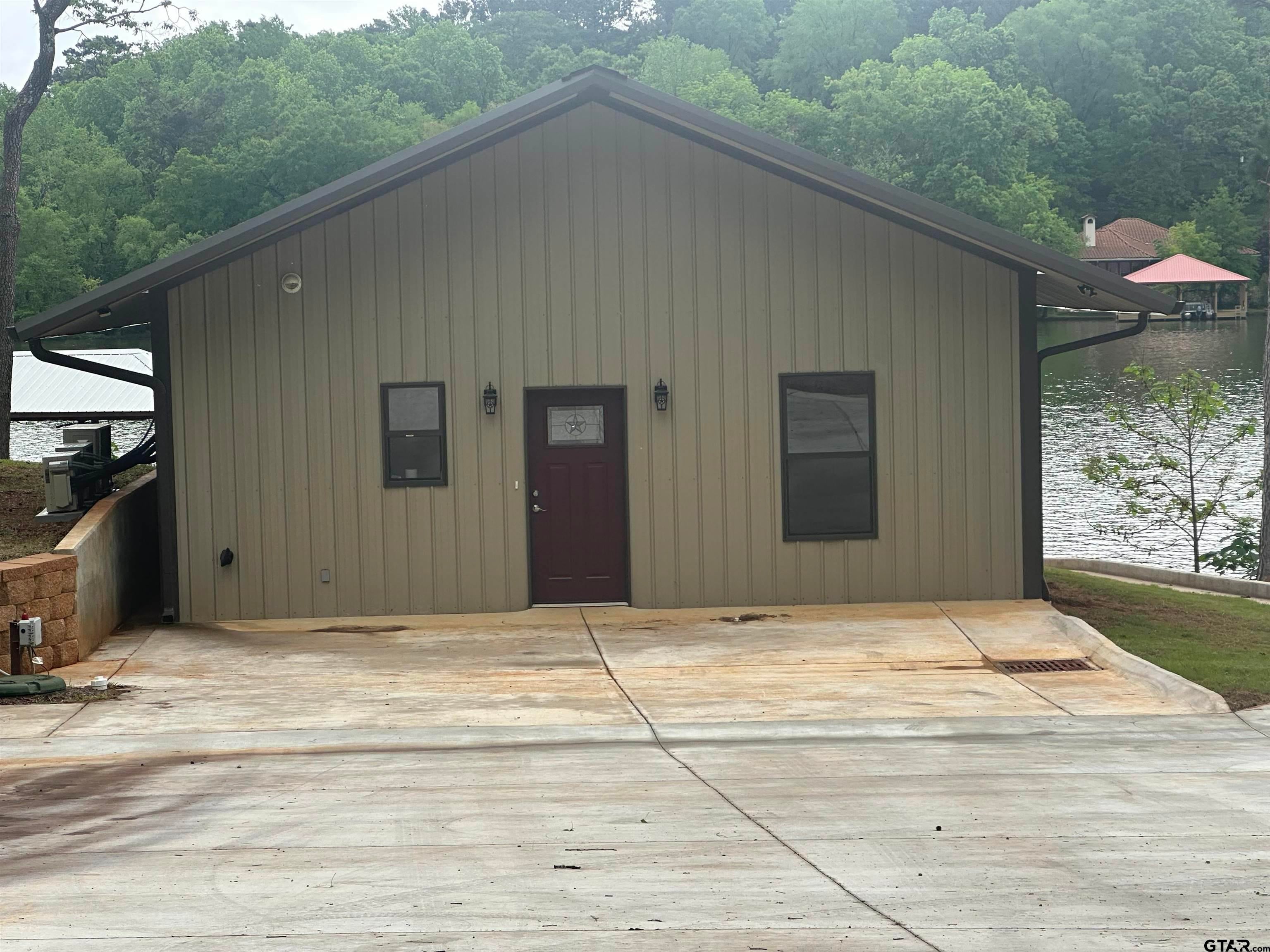 2424 Lake Park Lane