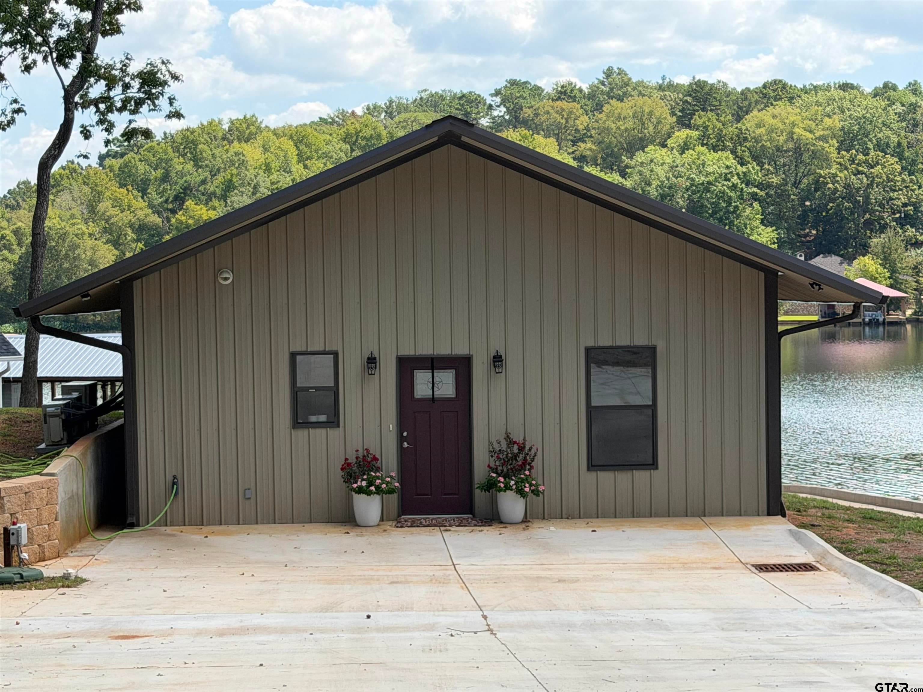 2424 Lake Park Lane