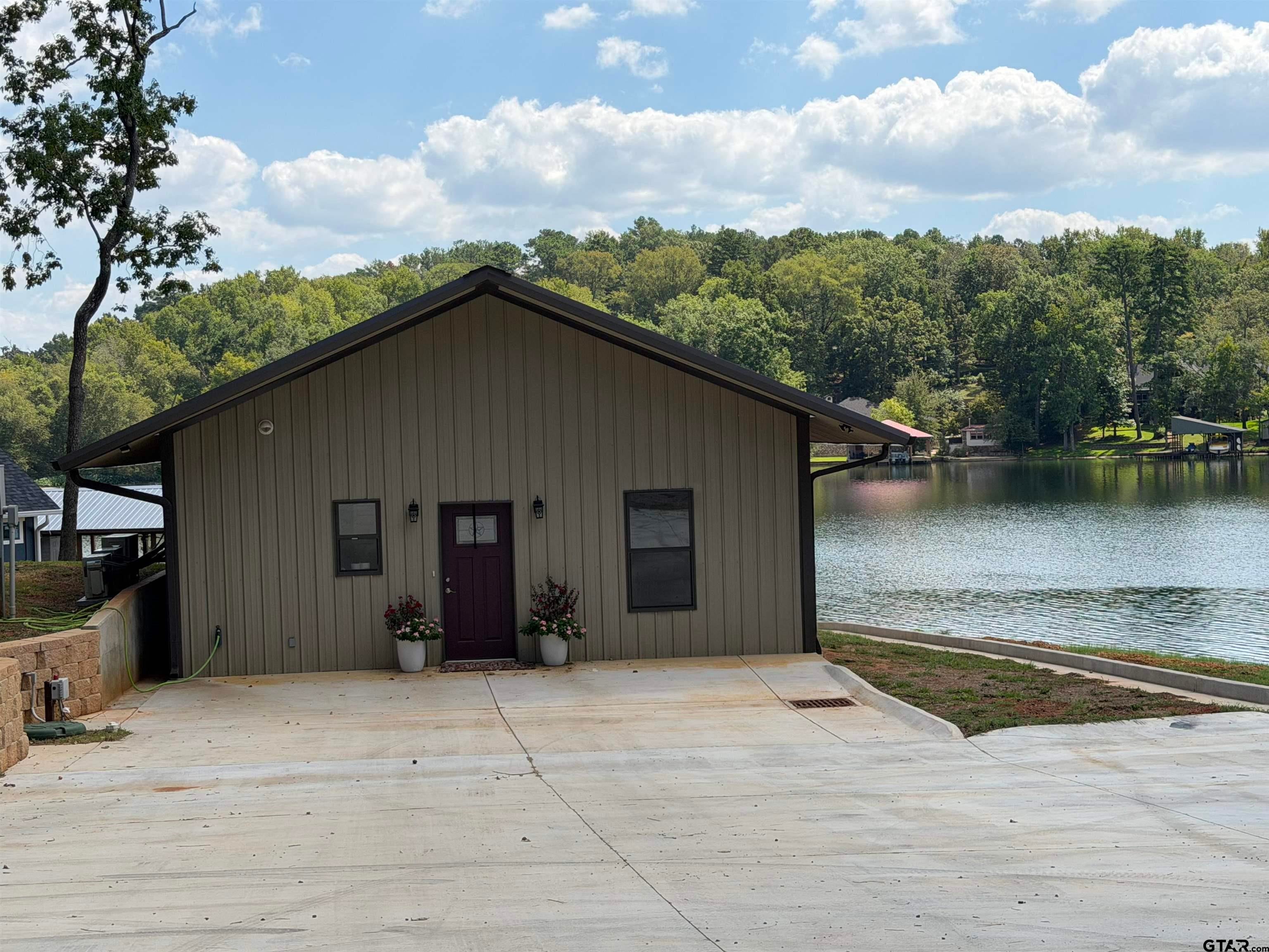 2424 Lake Park Lane