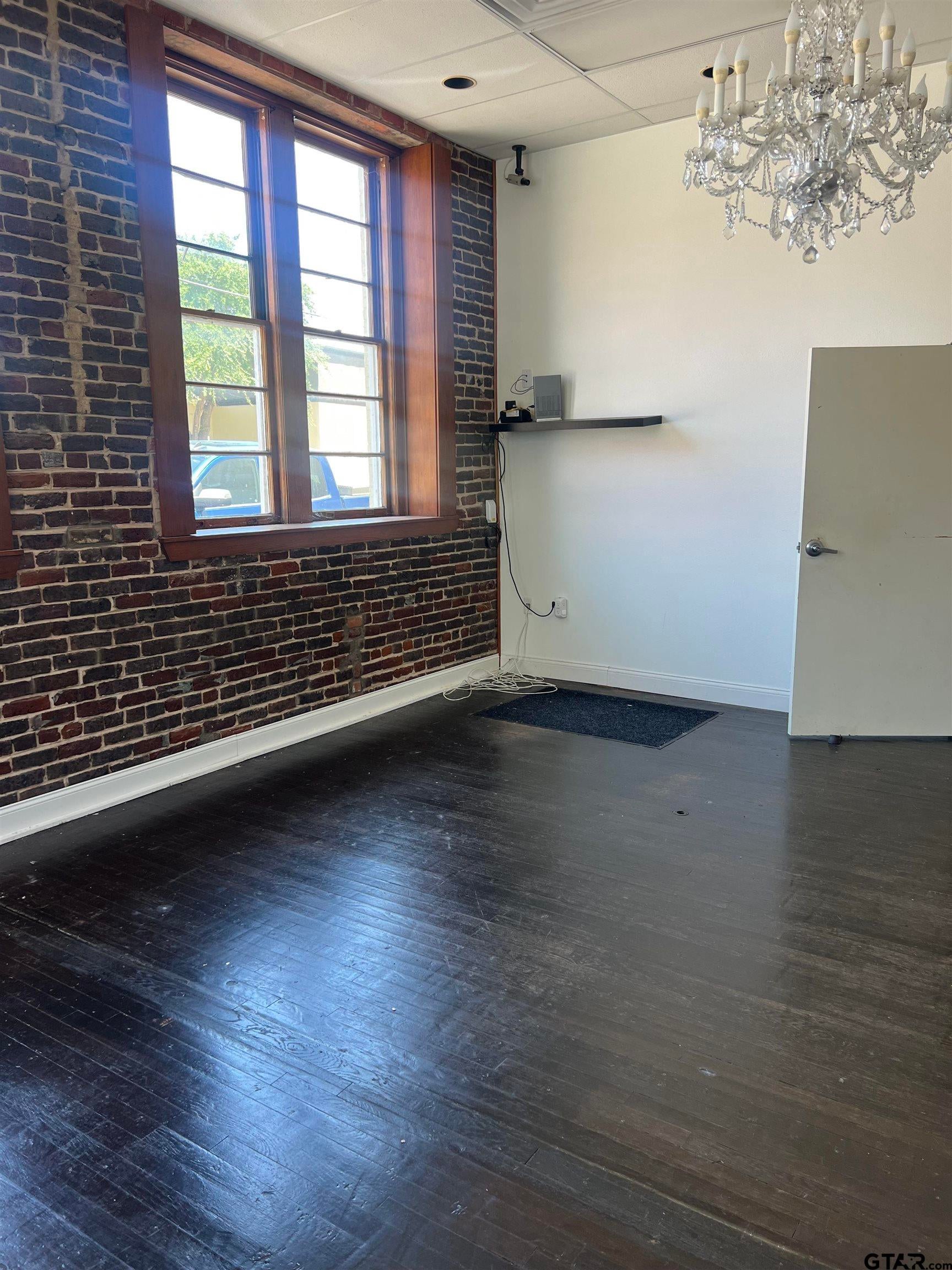 104 W CRAWFORD