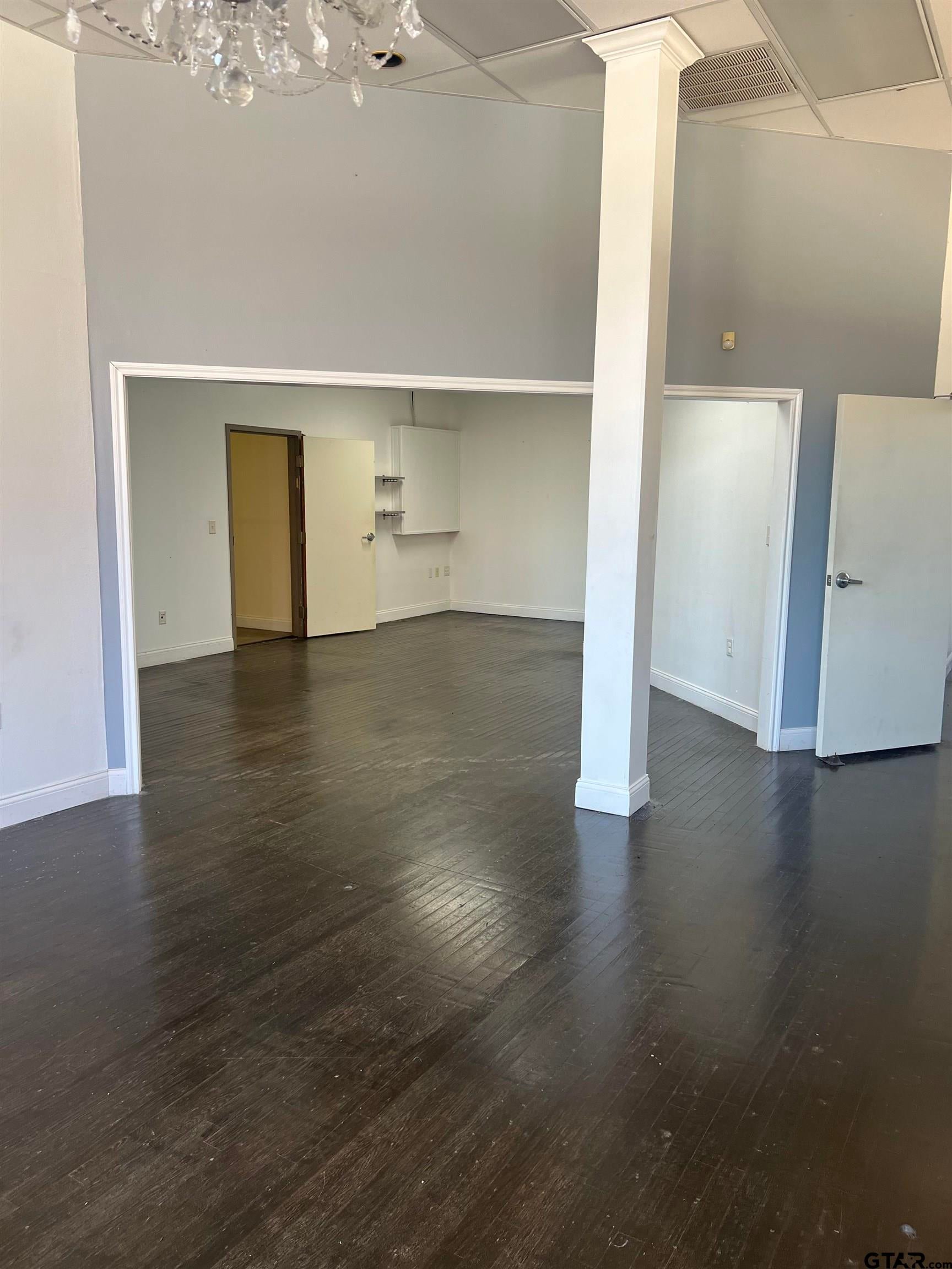 104 W CRAWFORD
