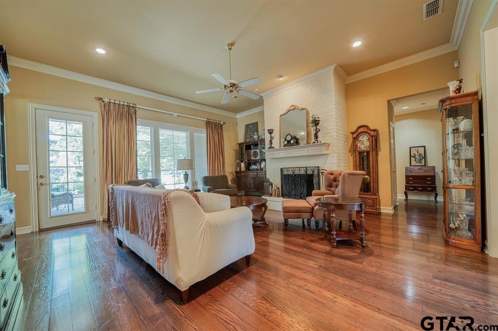 402 Moccasin Trail