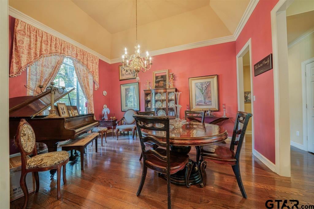 402 Moccasin Trail