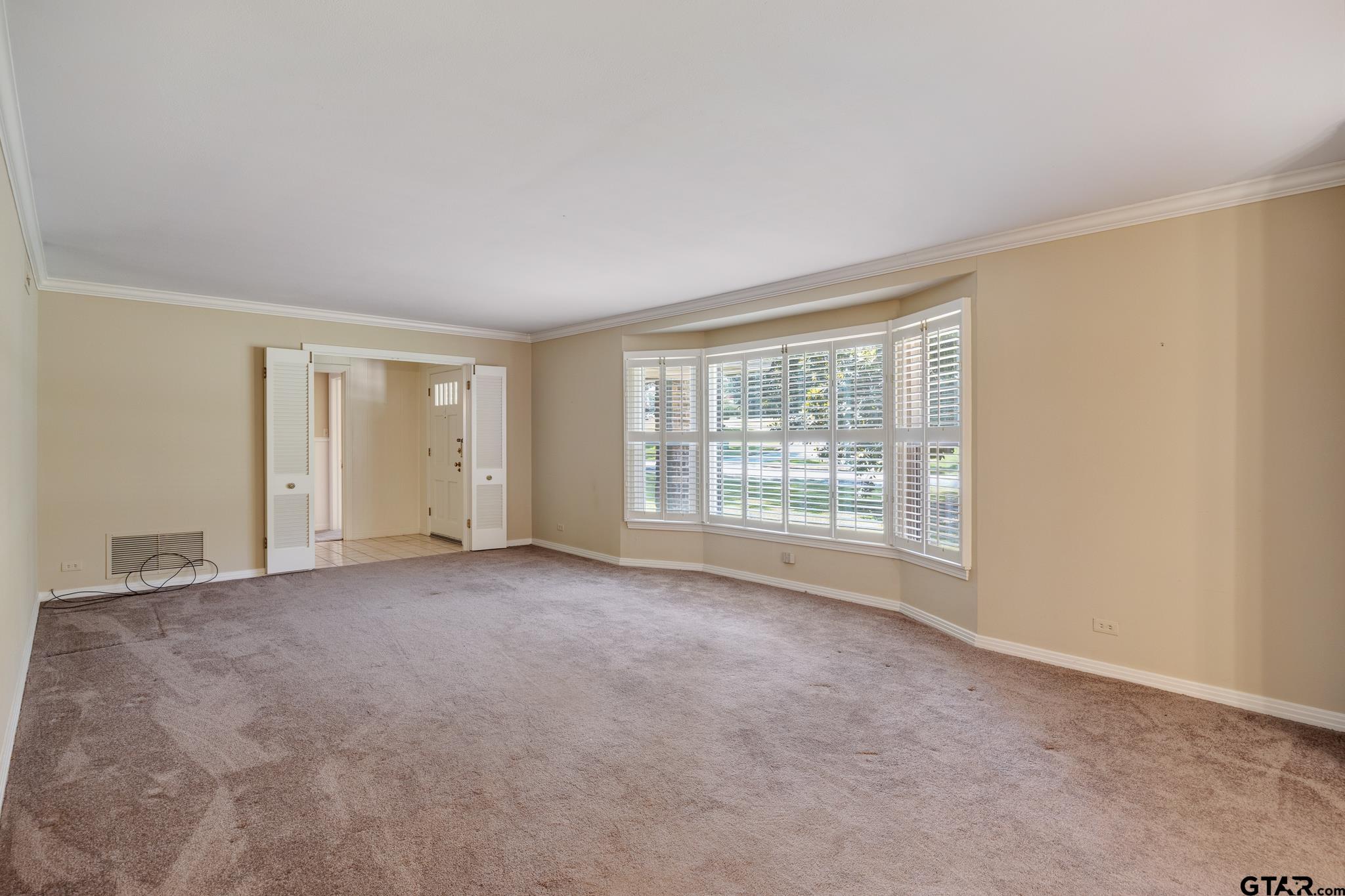 909 Woodlawn