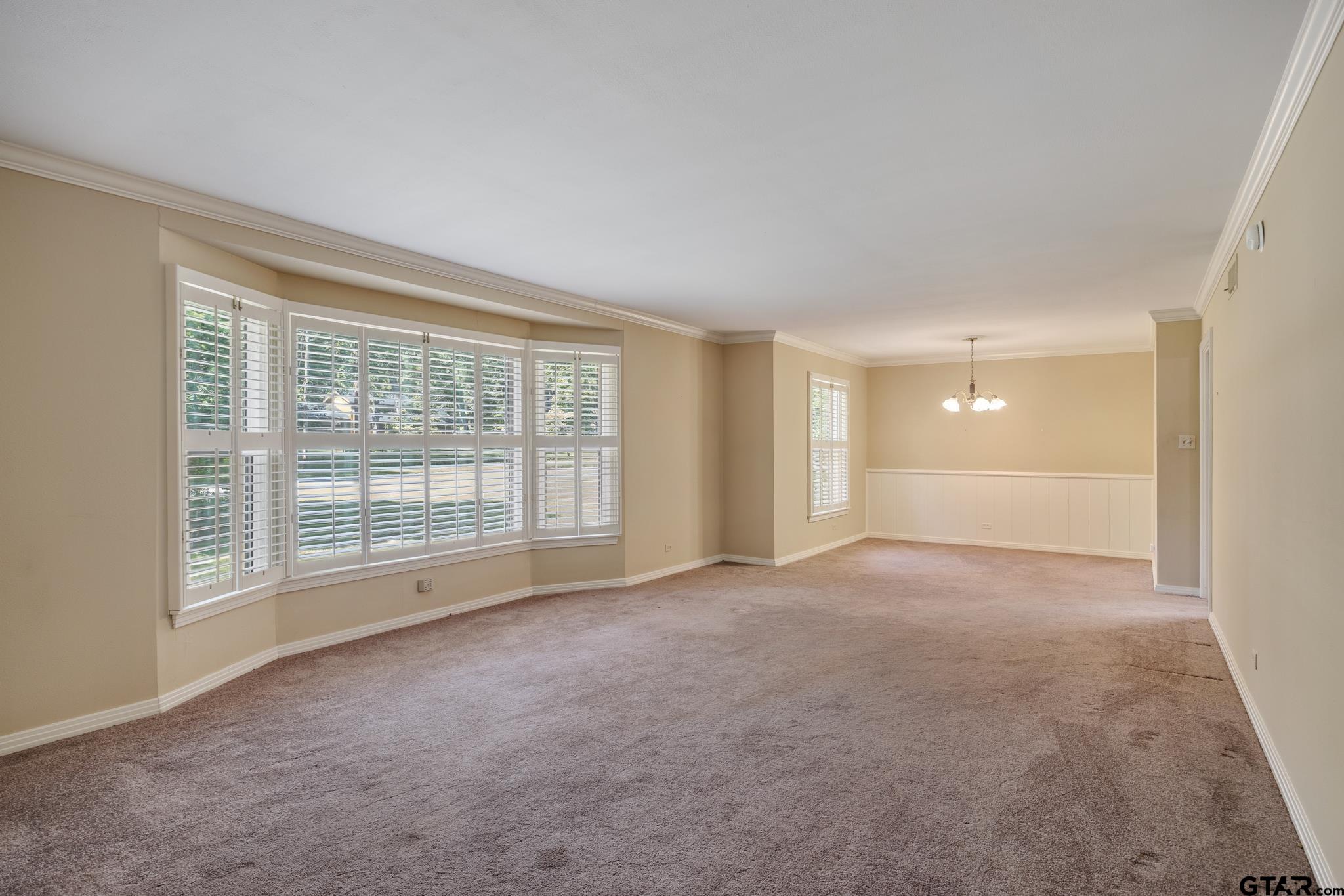 909 Woodlawn