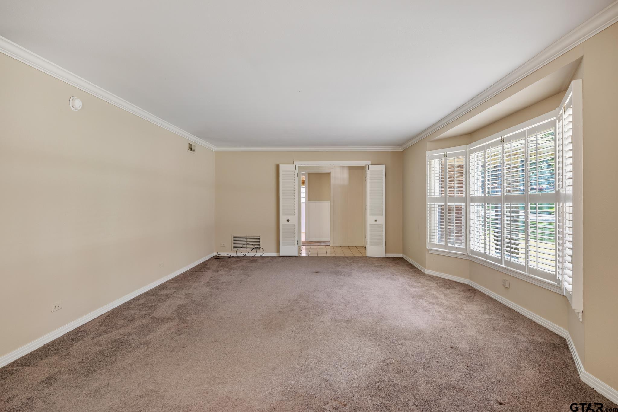 909 Woodlawn