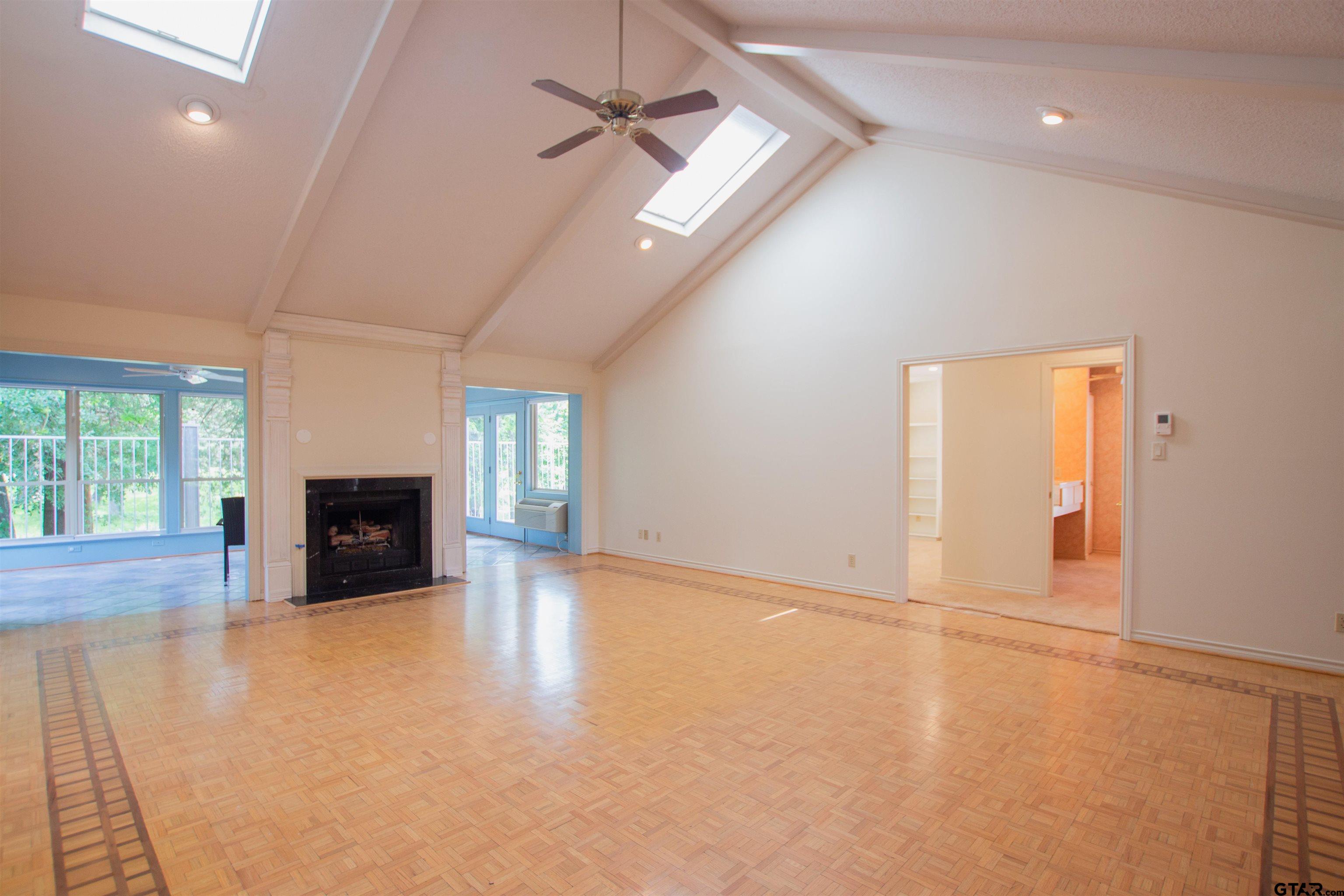 410 Amberwood Cir