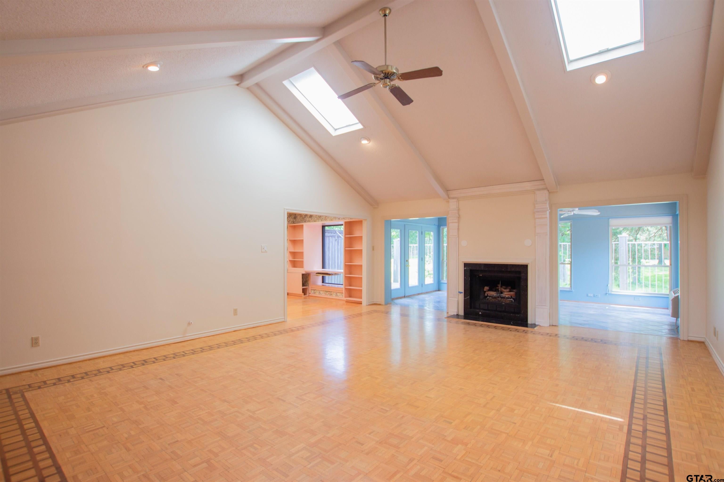 410 Amberwood Cir