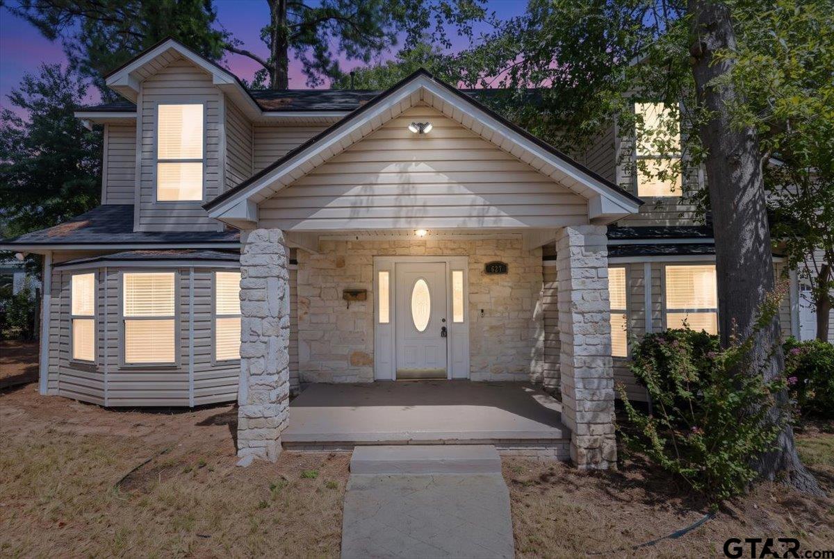 627 W 2nd St.