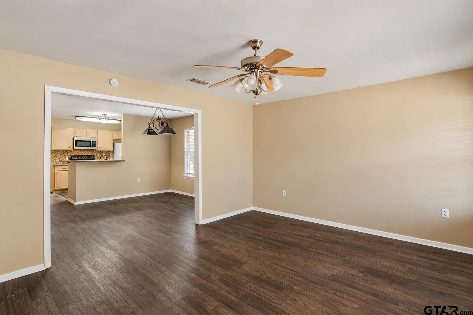 211 Willowbrook Ln