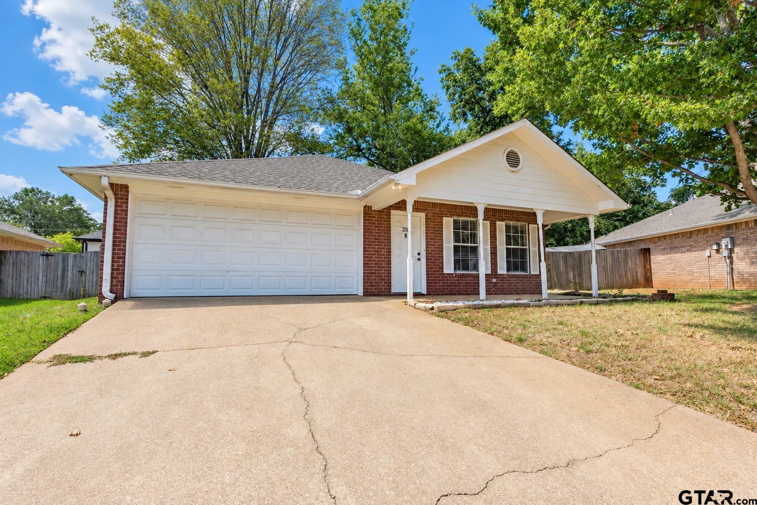 211 Willowbrook Ln