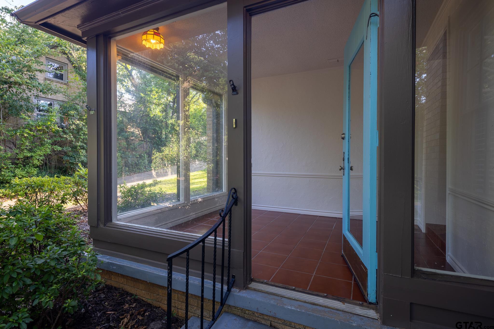 1211 S Sneed