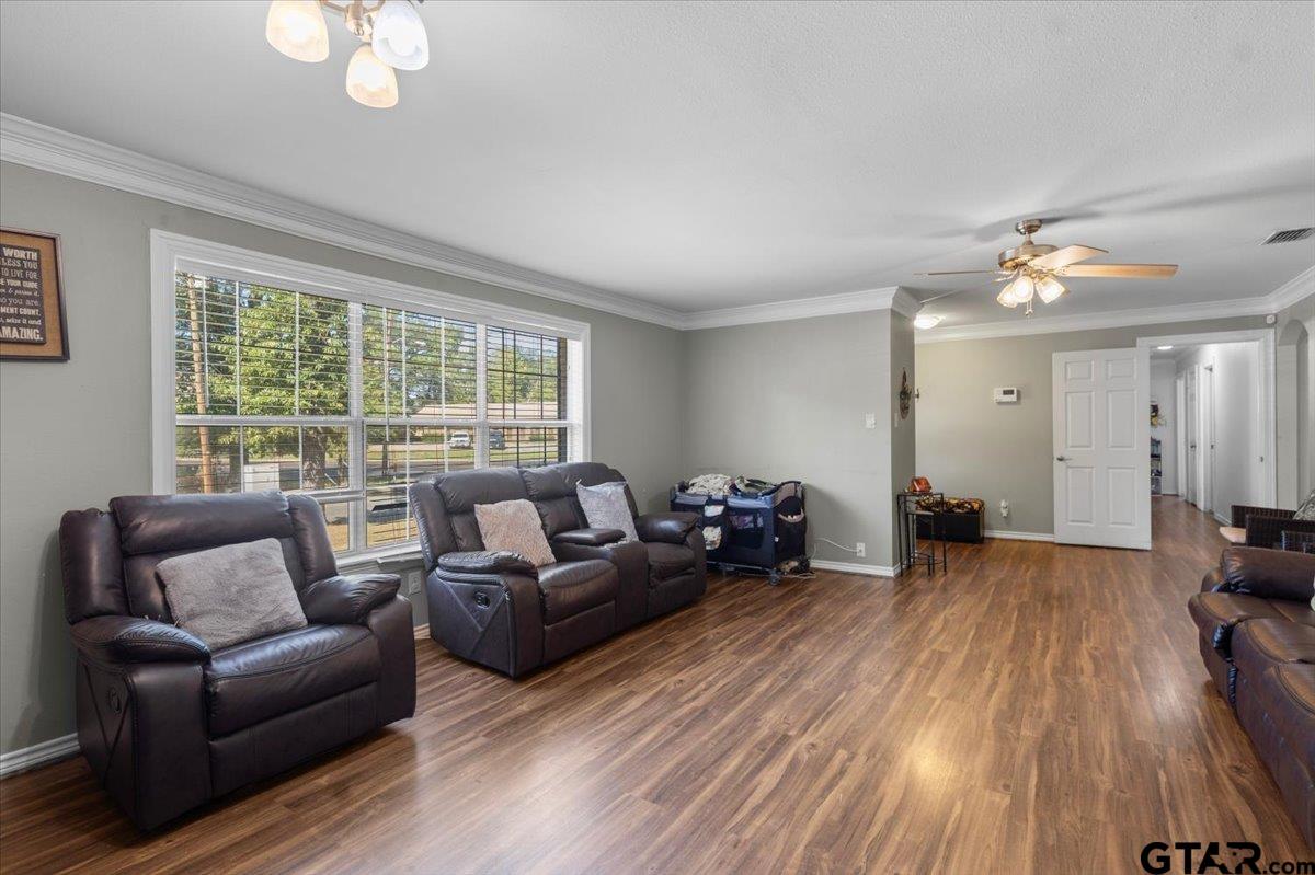 1827 Sybil Ln