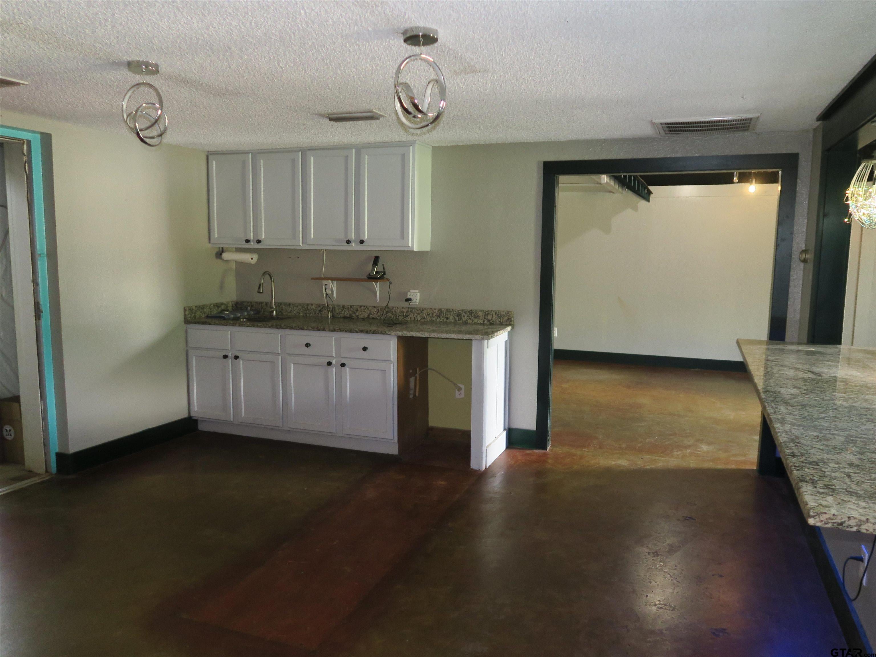 2472 S FM 2869