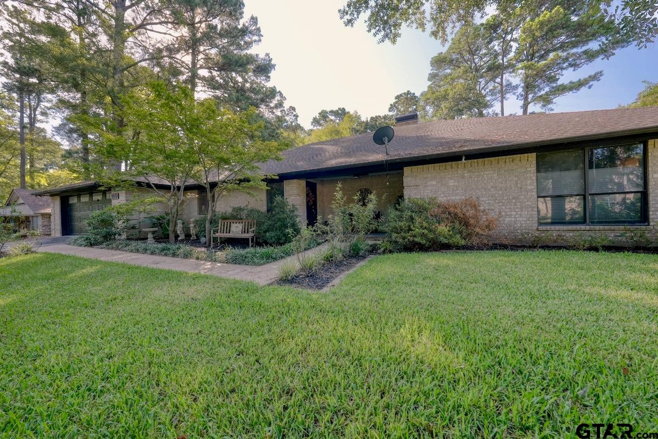 1632 Pineview Ln