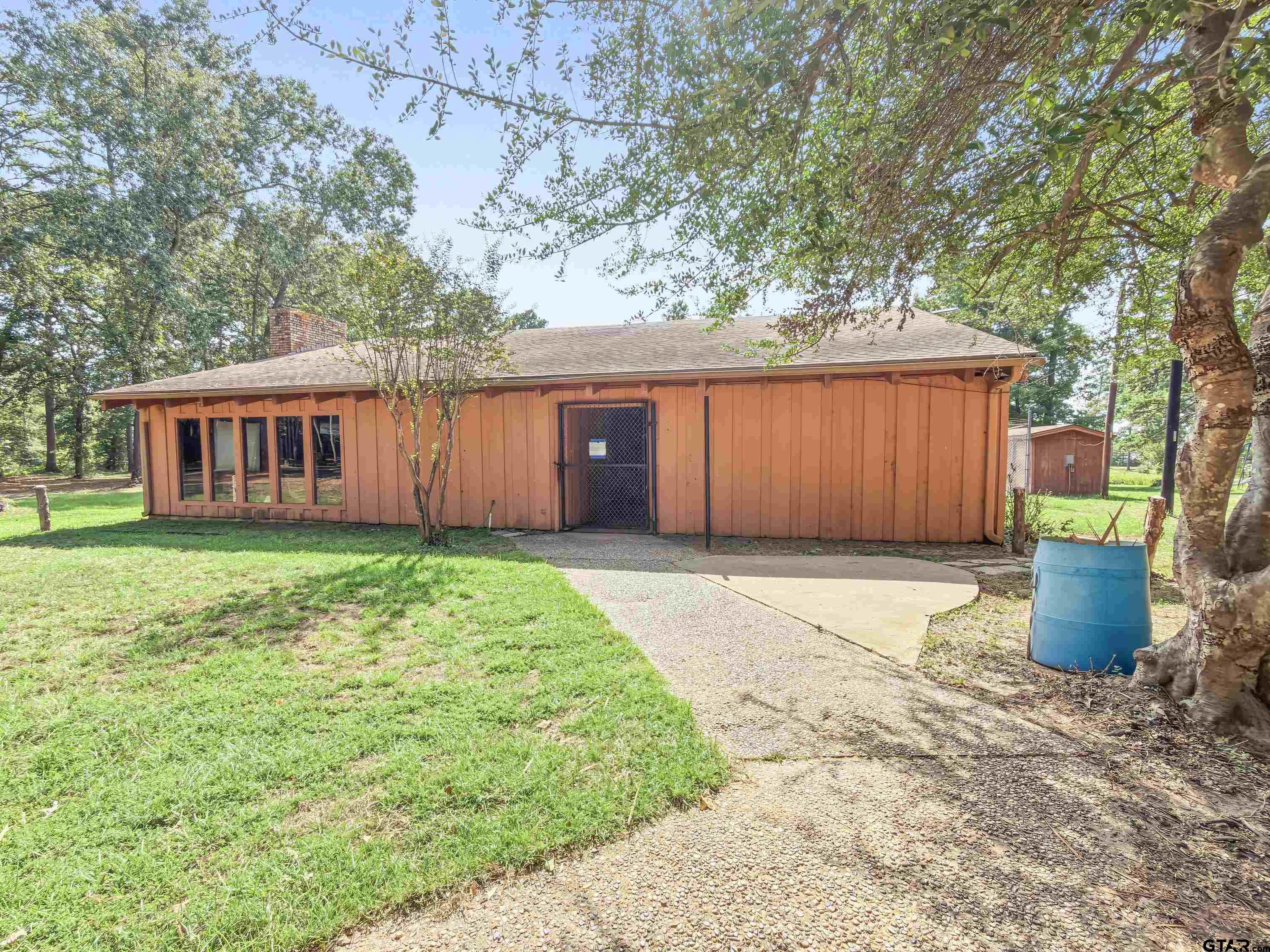 606 Brazos Street