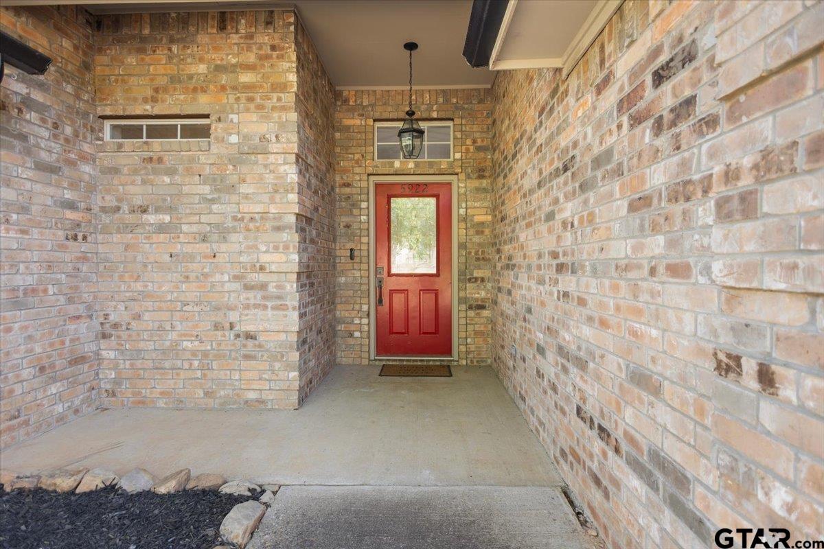 5922 Creekside Circle