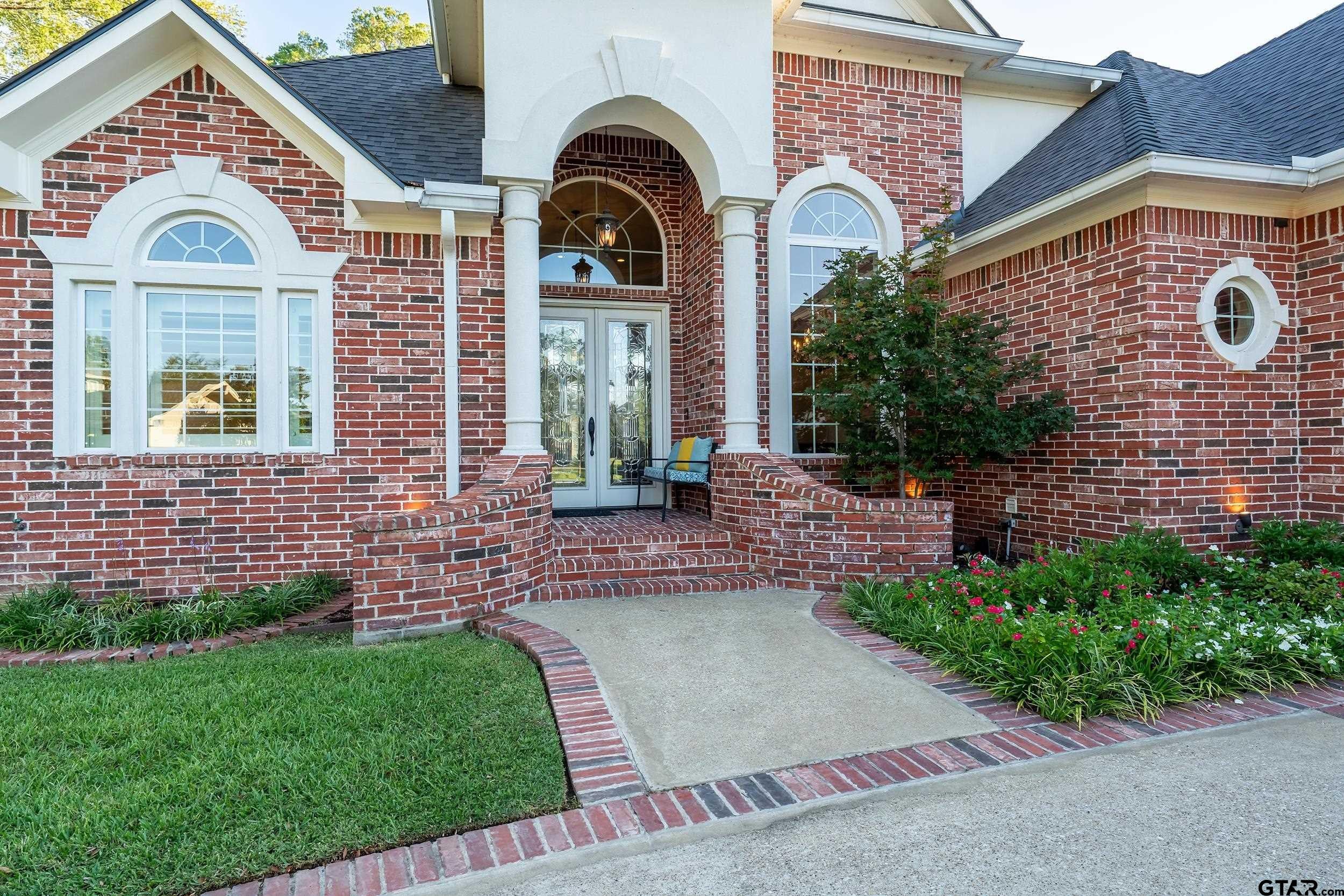 173 FAIRWAY DR